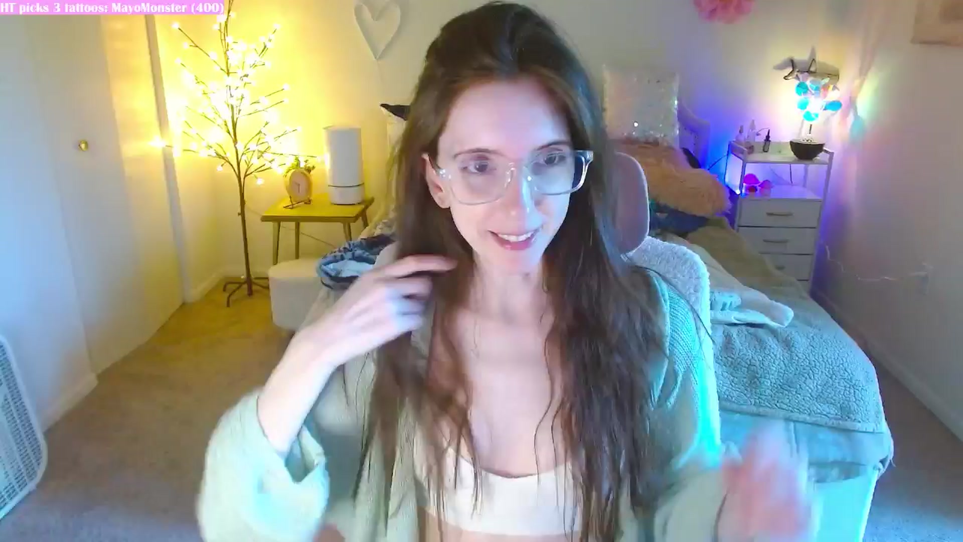Gallery image thumbnail from MangoMae's myfreecams stream on, 06/16/2024, 15:34 image 2 of 20