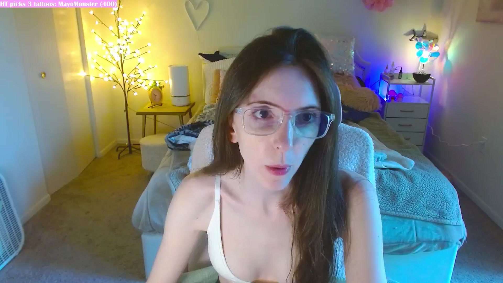 Gallery image thumbnail from MangoMae's myfreecams stream on, 06/16/2024, 15:34 image 3 of 20