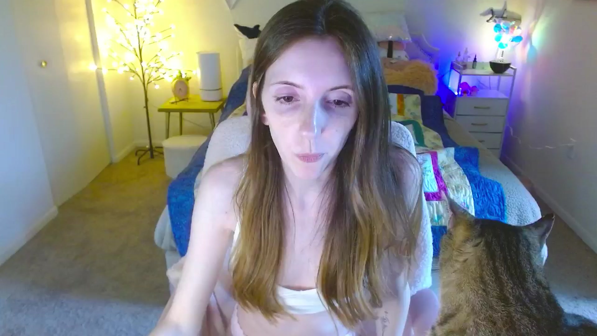 Gallery image thumbnail from MangoMae's myfreecams stream on, 06/19/2024, 22:11 image 5 of 20
