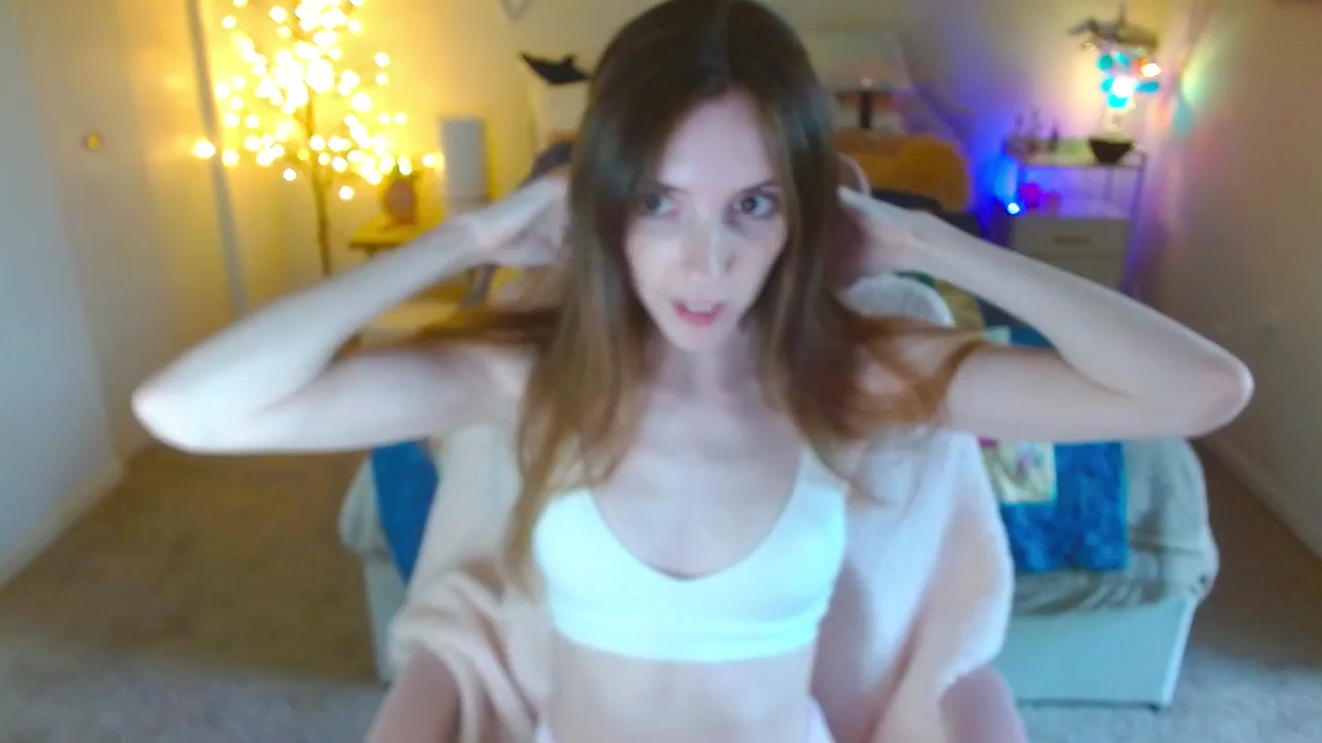 Gallery image thumbnail from MangoMae's myfreecams stream on, 06/19/2024, 22:11 image 3 of 20