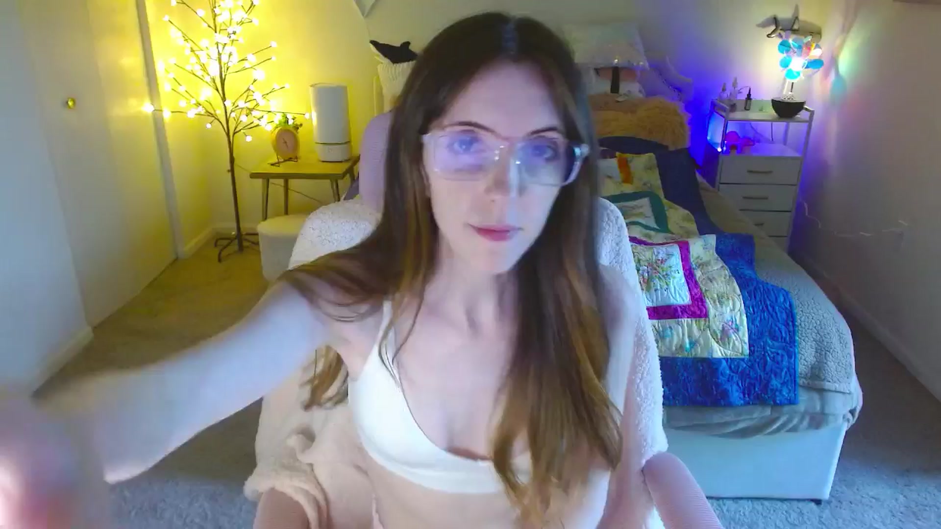 Gallery image thumbnail from MangoMae's myfreecams stream on, 06/19/2024, 22:11 image 14 of 20