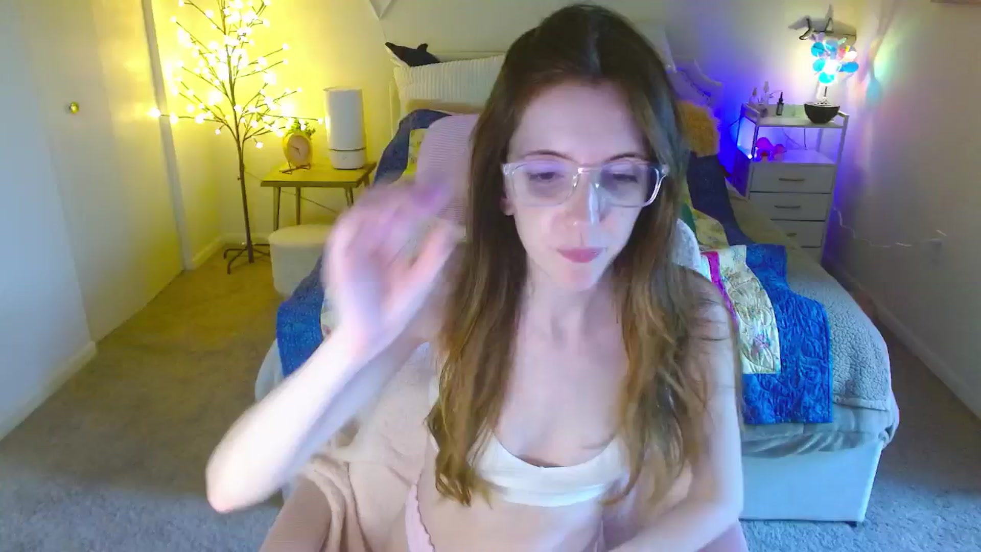 Gallery image thumbnail from MangoMae's myfreecams stream on, 06/19/2024, 22:11 image 11 of 20