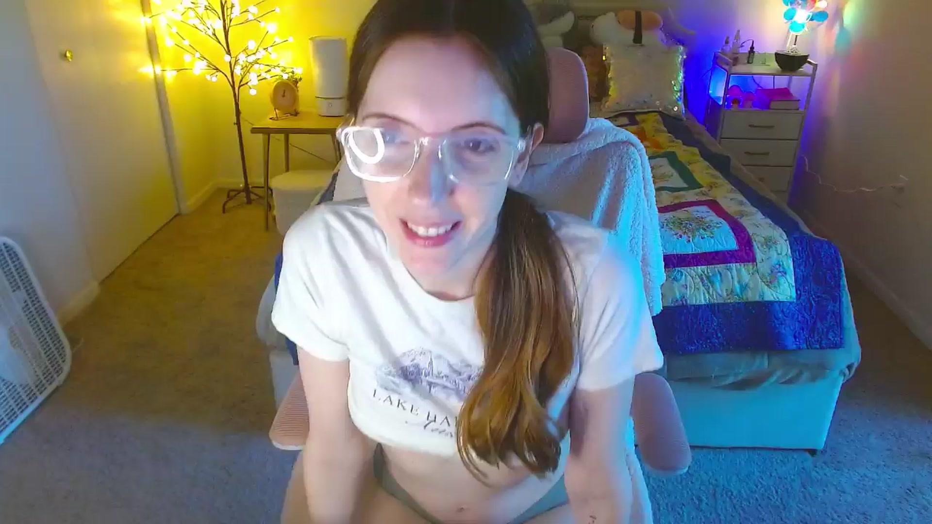 Gallery image thumbnail from MangoMae's myfreecams stream on, 06/27/2024, 17:34 image 13 of 20