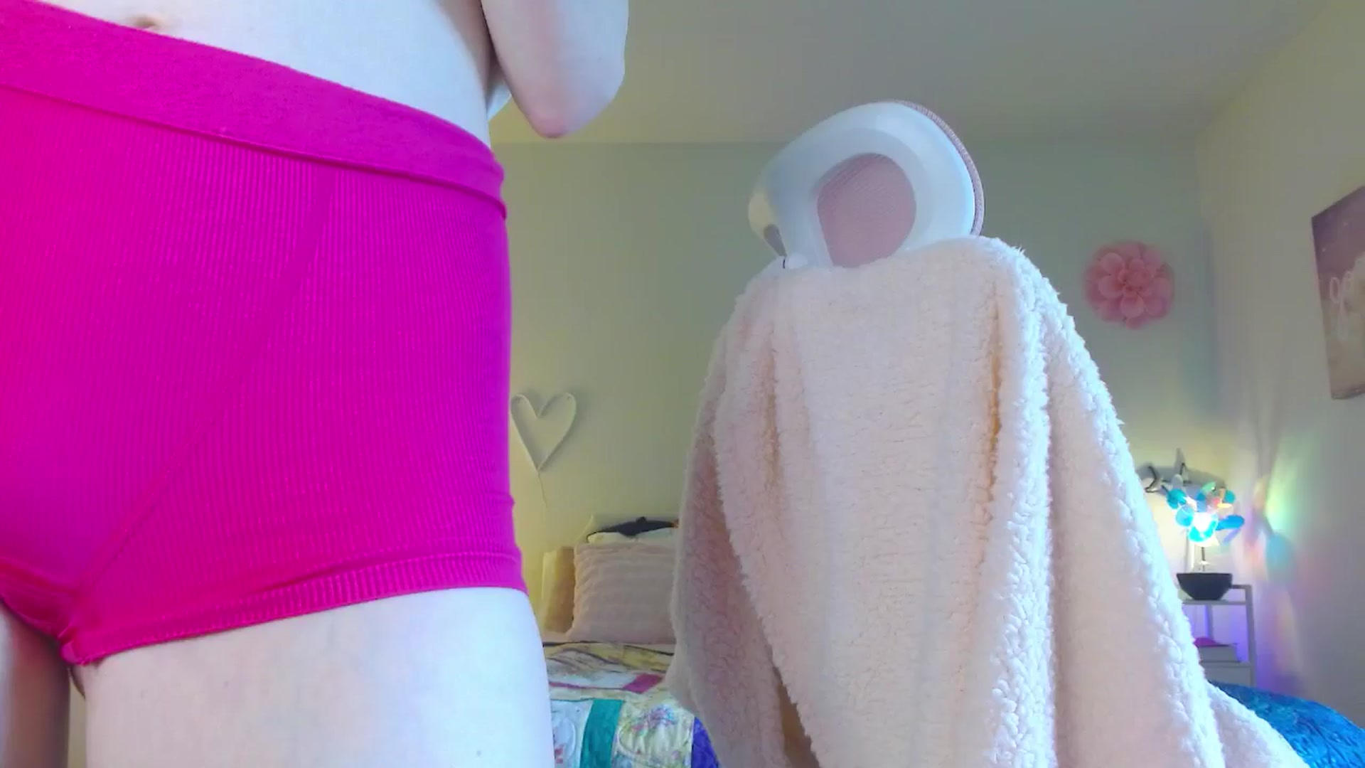 Gallery image thumbnail from MangoMae's myfreecams stream on, 06/29/2024, 16:55 image 15 of 20