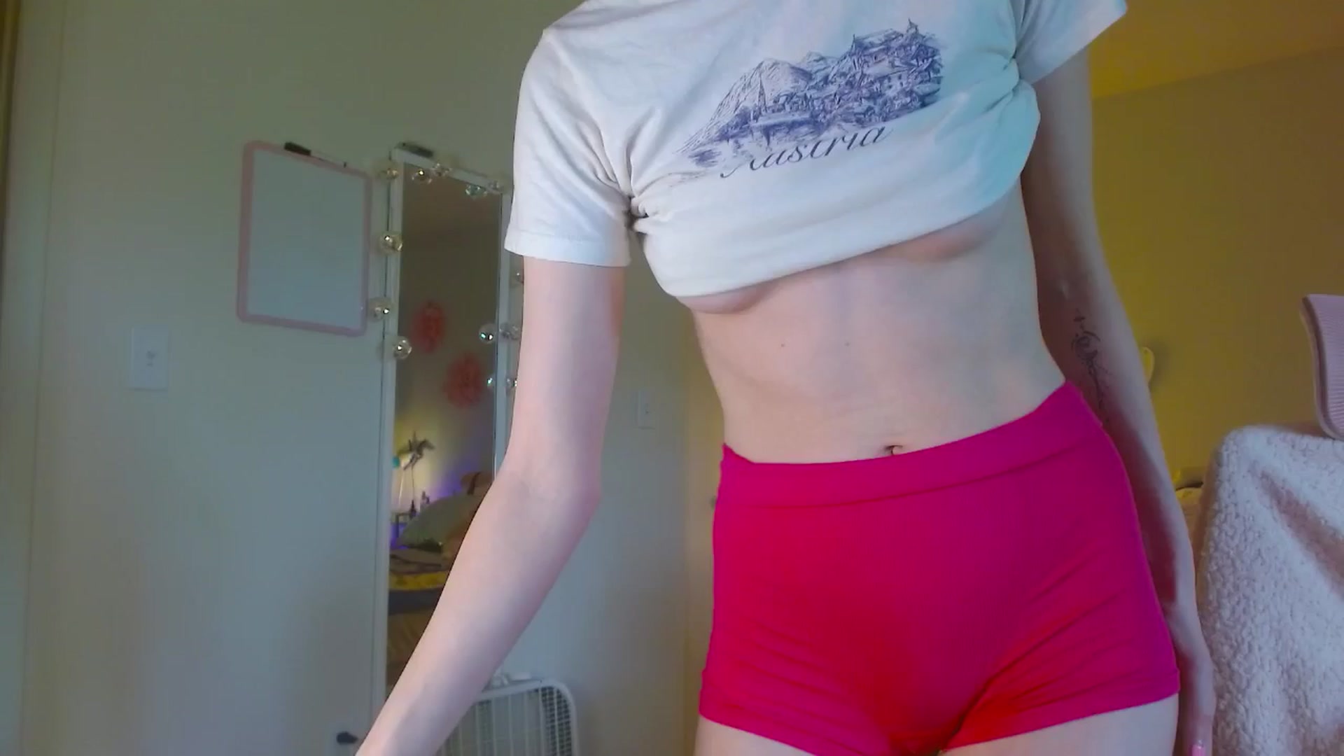 Gallery image thumbnail from MangoMae's myfreecams stream on, 06/29/2024, 16:55 image 5 of 20