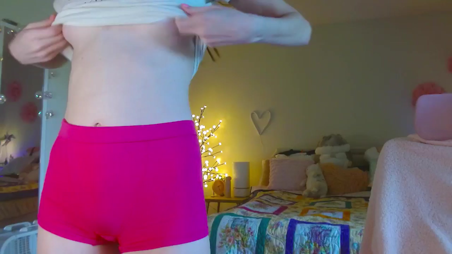 Gallery image thumbnail from MangoMae's myfreecams stream on, 06/29/2024, 19:24 image 7 of 20