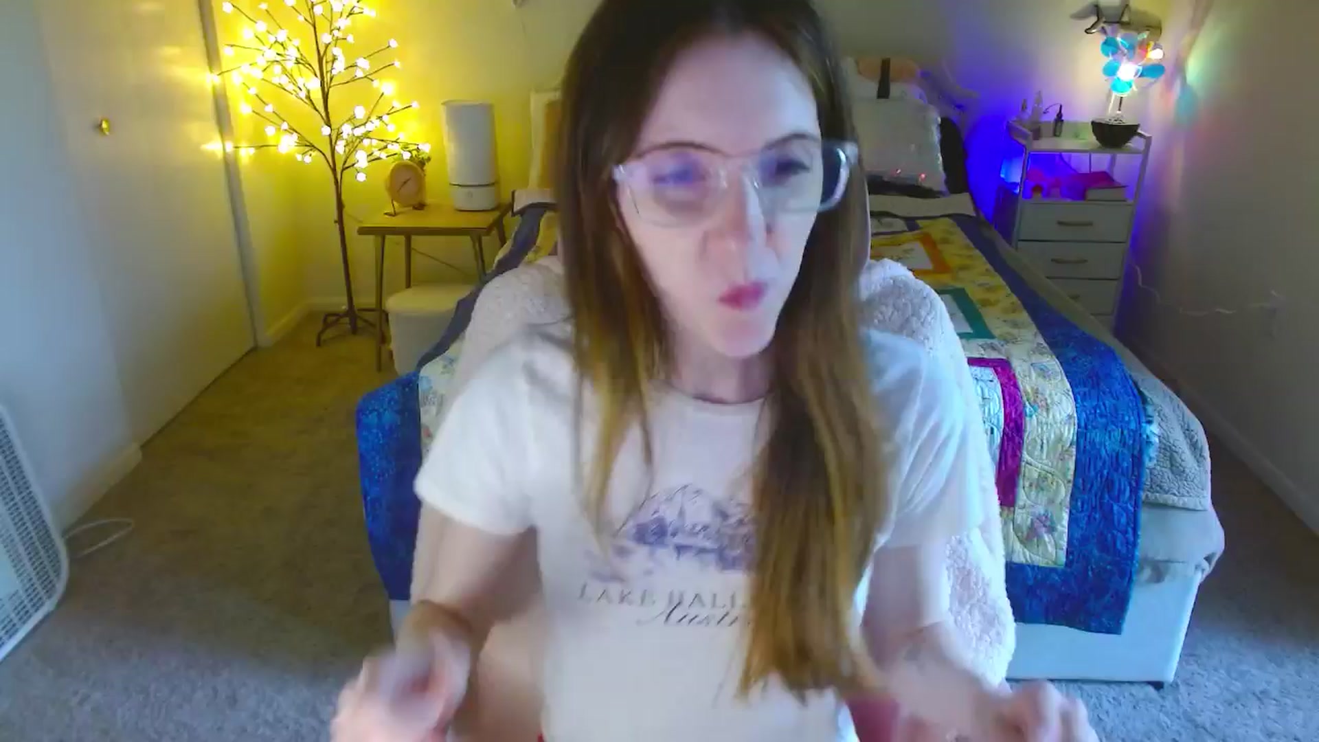 Gallery image thumbnail from MangoMae's myfreecams stream on, 06/29/2024, 19:24 image 10 of 20