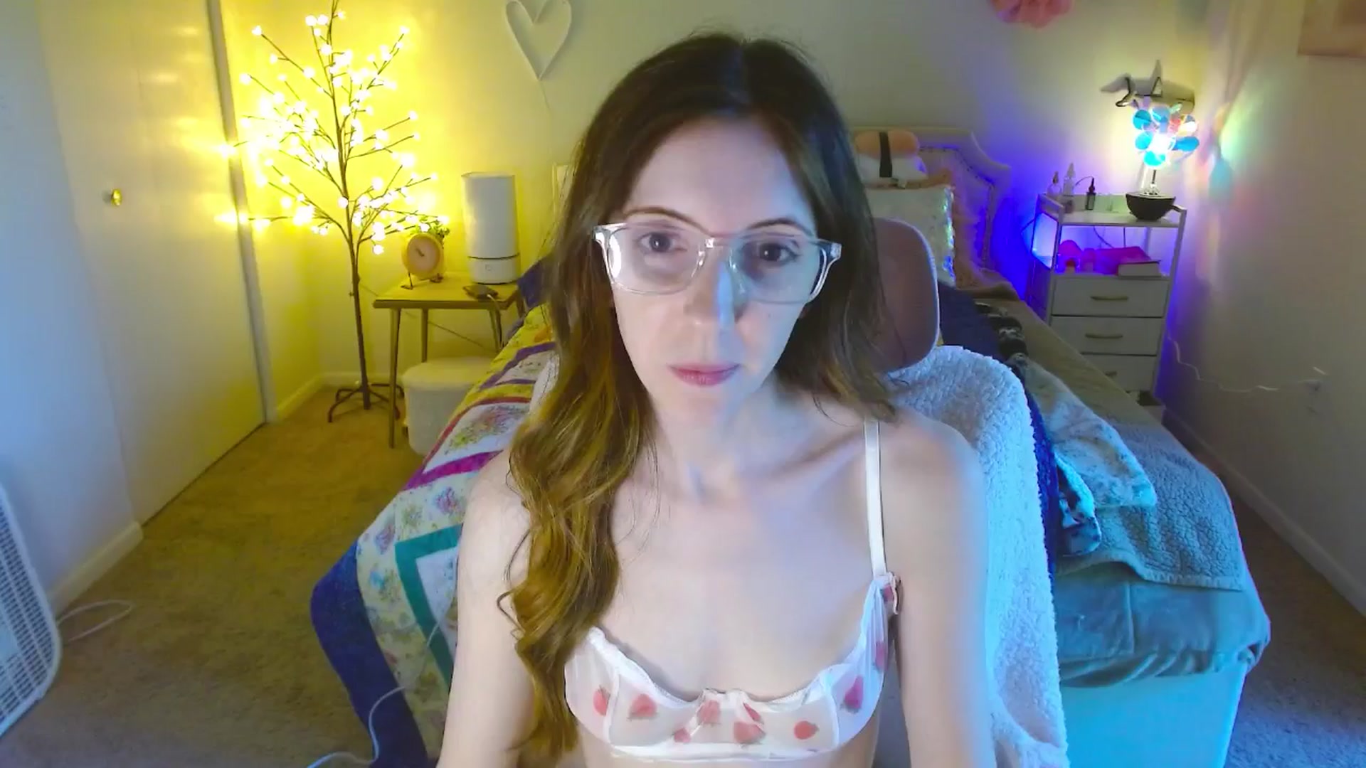 Gallery image thumbnail from MangoMae's myfreecams stream on, 06/30/2024, 15:27 image 13 of 20