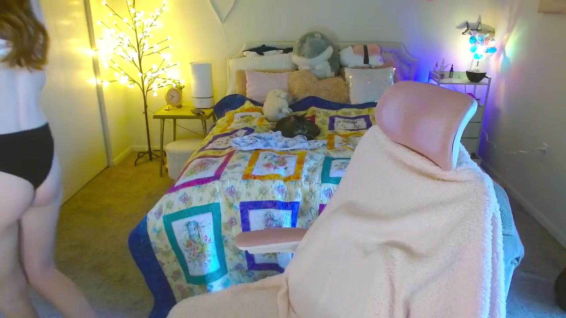 Gallery image thumbnail from MangoMae's myfreecams stream on, 06/30/2024, 15:27 image 9 of 20