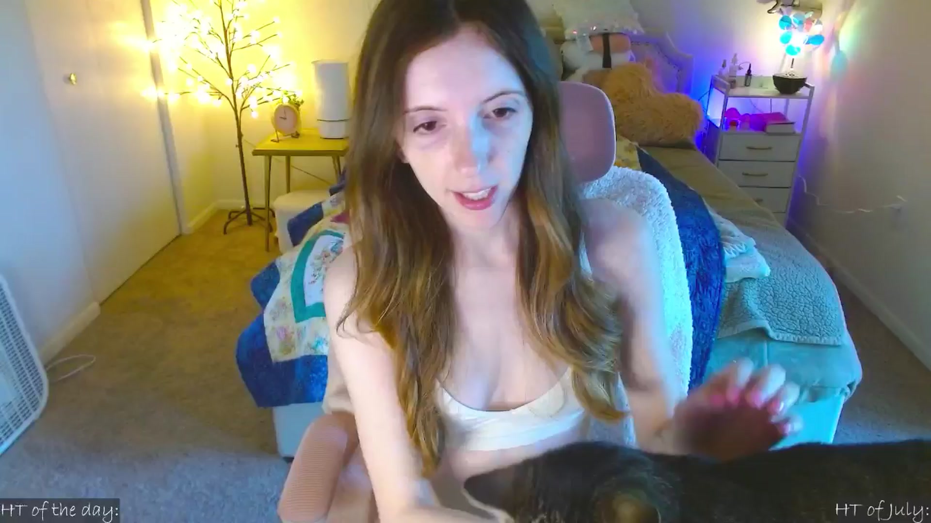 Gallery image thumbnail from MangoMae's myfreecams stream on, 07/01/2024, 14:21 image 6 of 20