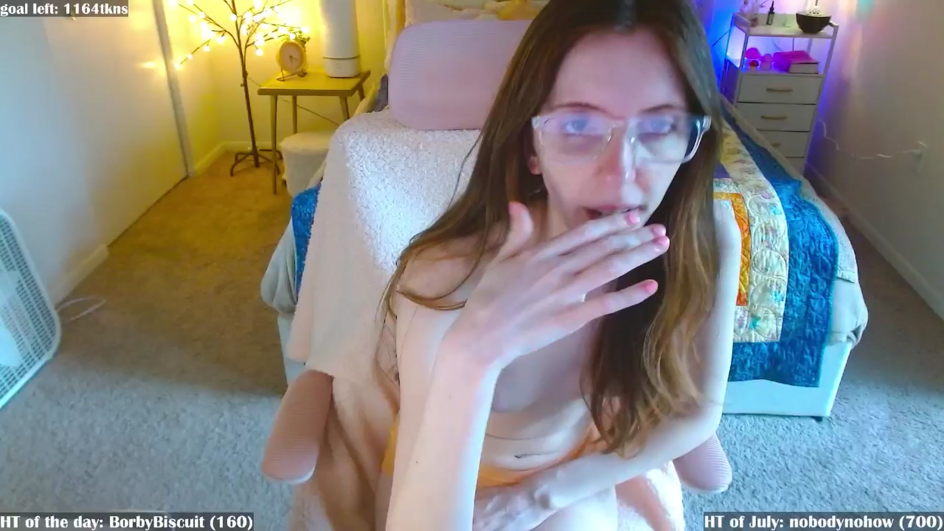 Gallery image thumbnail from MangoMae's myfreecams stream on, 07/02/2024, 22:41 image 18 of 20