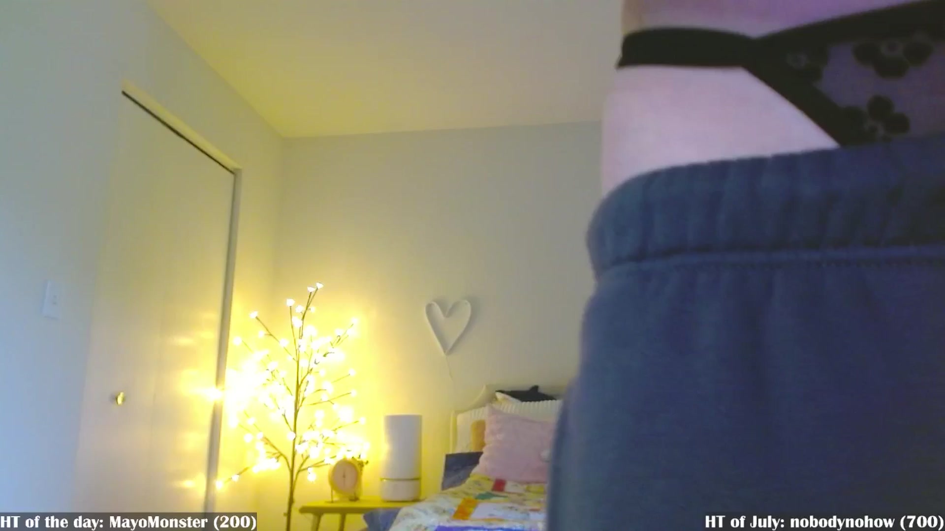 Gallery image thumbnail from MangoMae's myfreecams stream on, 07/03/2024, 16:42 image 8 of 20