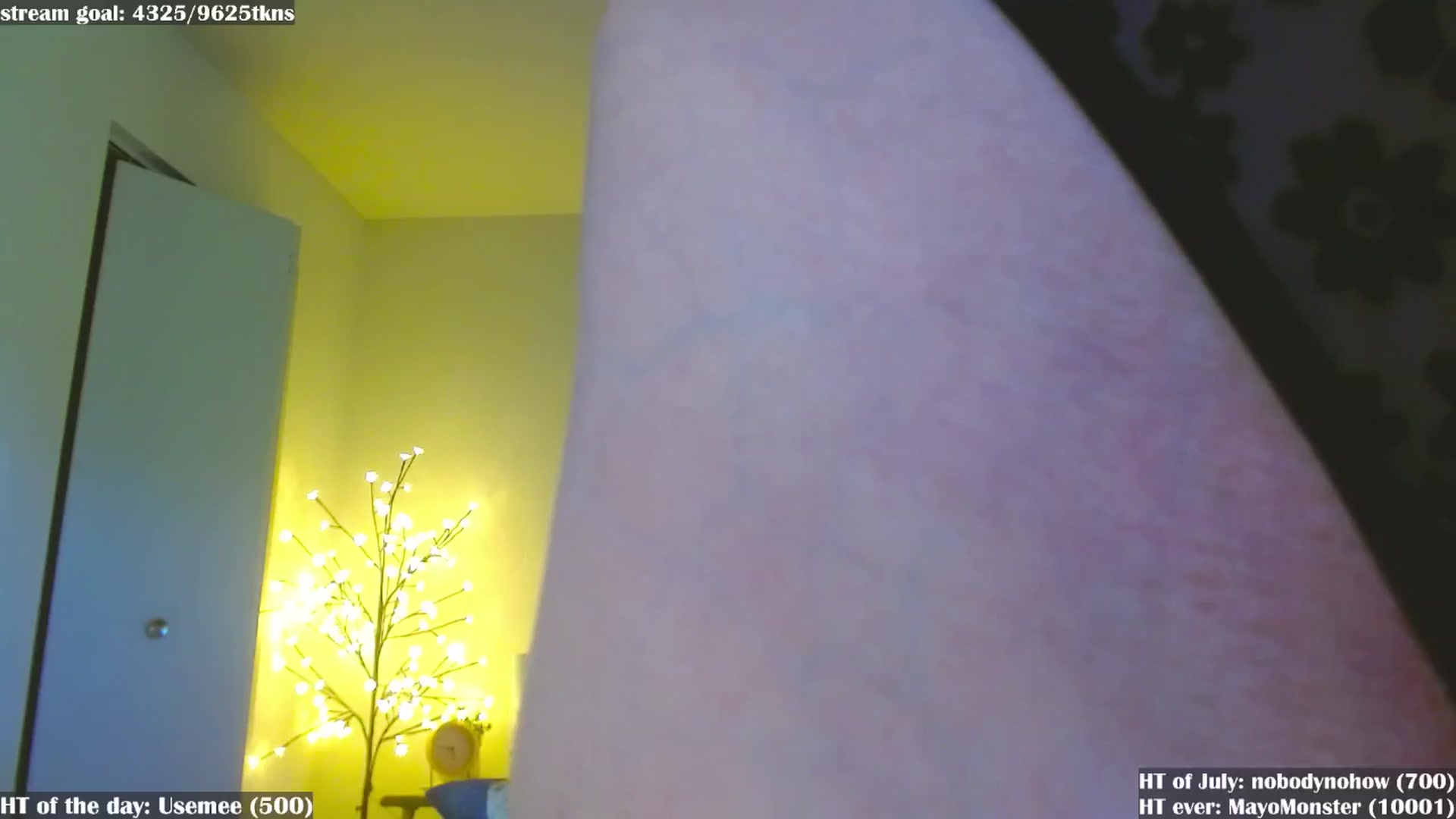 Gallery image thumbnail from MangoMae's myfreecams stream on, 07/03/2024, 22:03 image 14 of 20