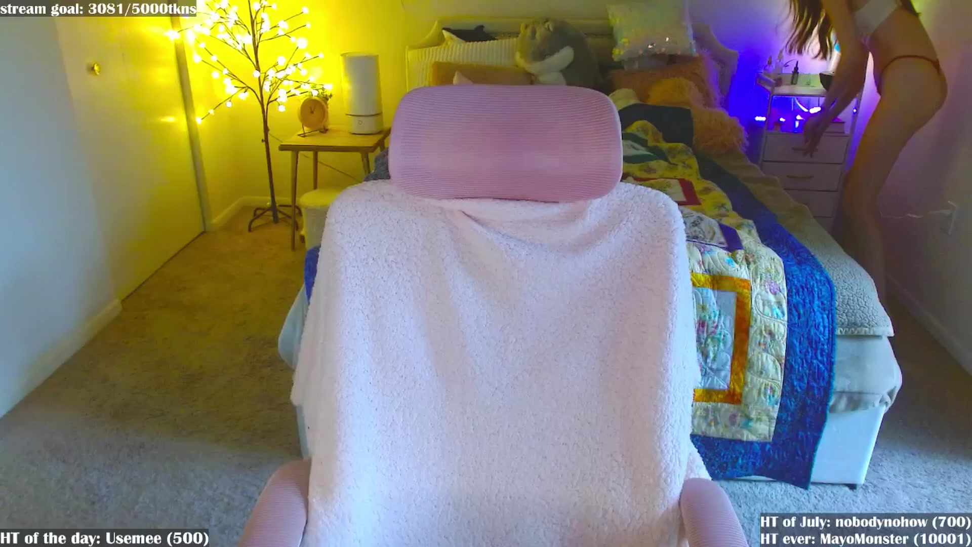 Gallery image thumbnail from MangoMae's myfreecams stream on, 07/04/2024, 16:17 image 5 of 20