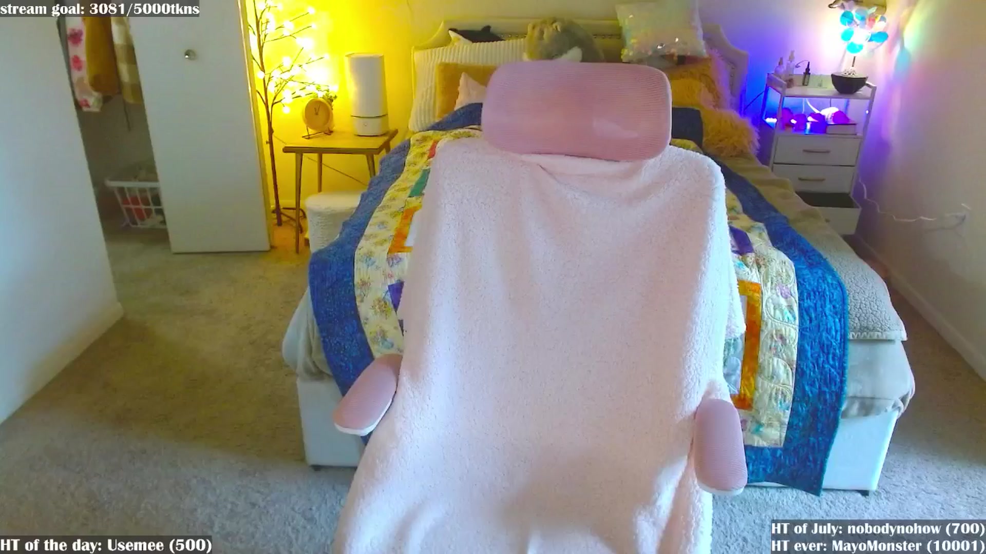 Gallery image thumbnail from MangoMae's myfreecams stream on, 07/04/2024, 16:17 image 3 of 20