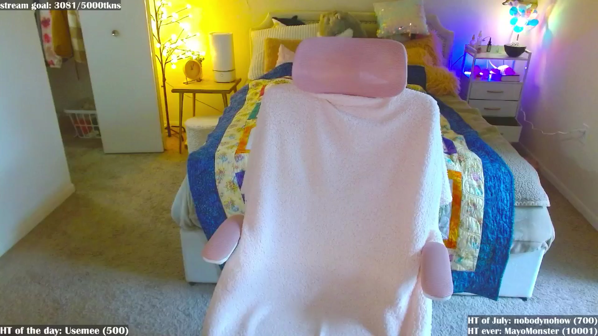 Gallery image thumbnail from MangoMae's myfreecams stream on, 07/04/2024, 16:17 image 2 of 20