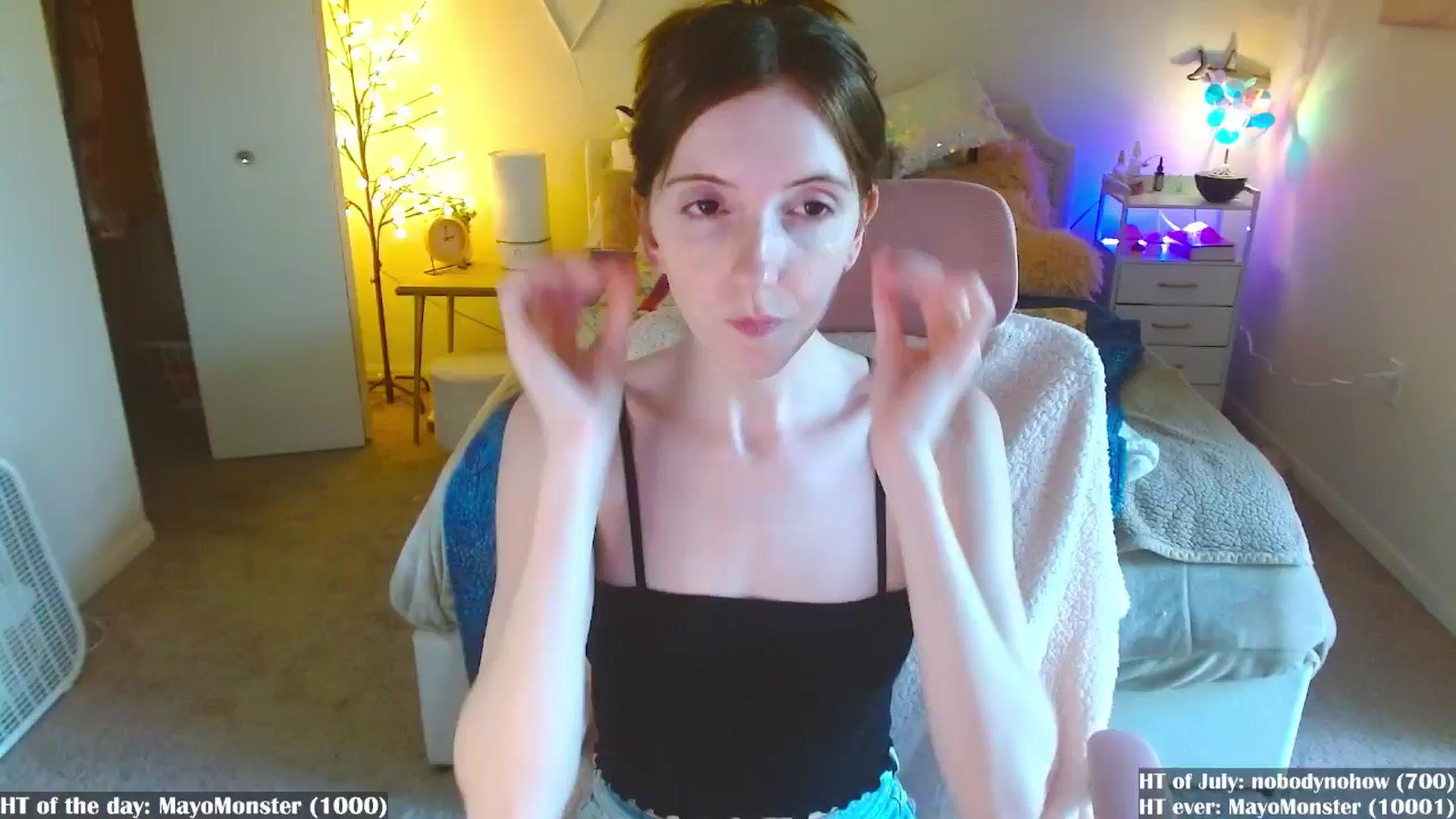 Gallery image thumbnail from MangoMae's myfreecams stream on, 07/05/2024, 19:11 image 10 of 20