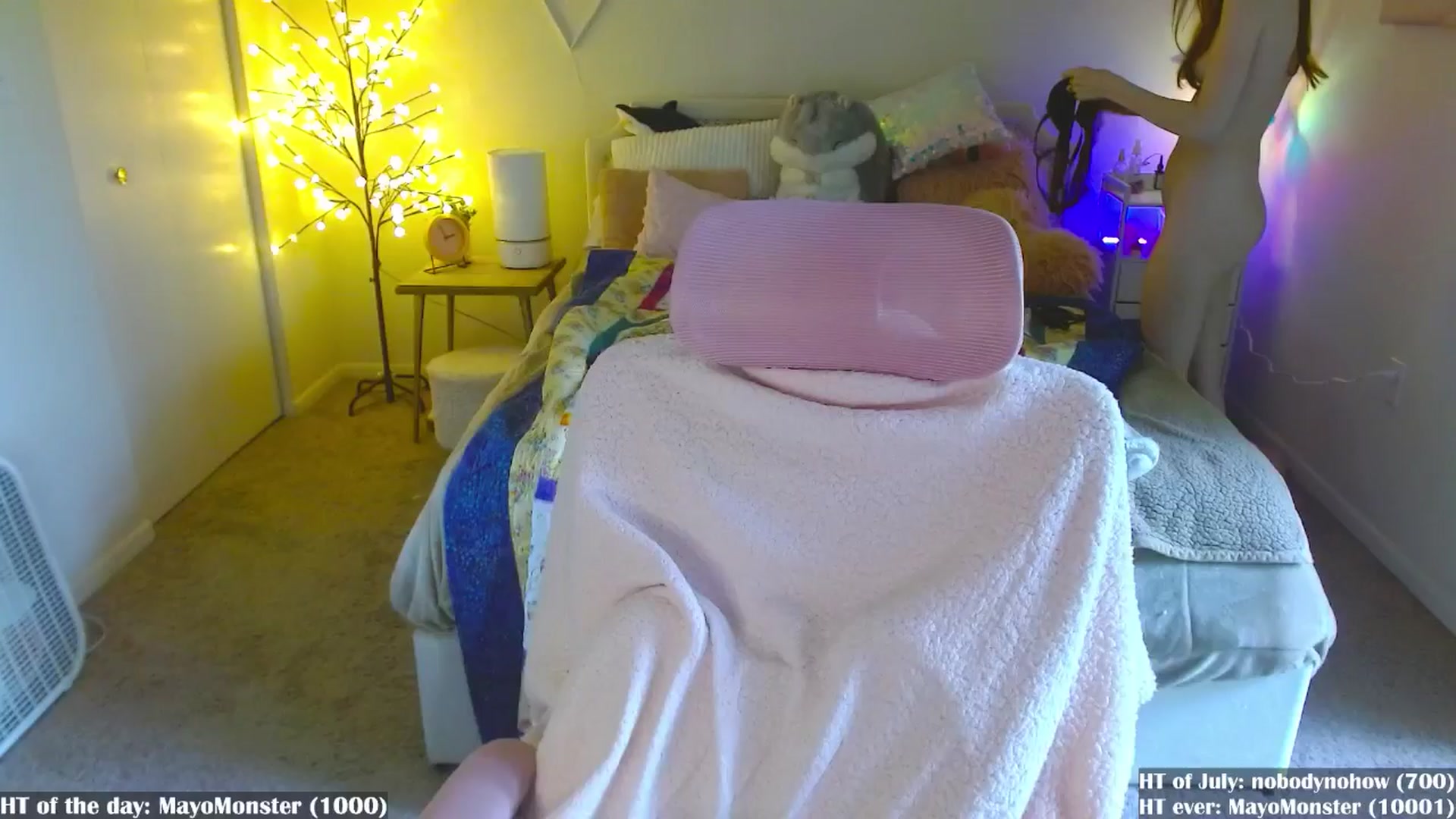 Gallery image thumbnail from MangoMae's myfreecams stream on, 07/05/2024, 19:11 image 3 of 20
