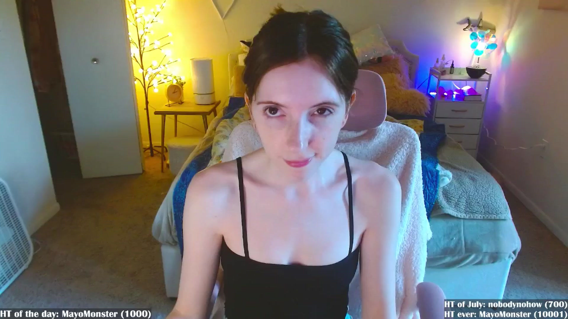 Gallery image thumbnail from MangoMae's myfreecams stream on, 07/05/2024, 19:11 image 16 of 20