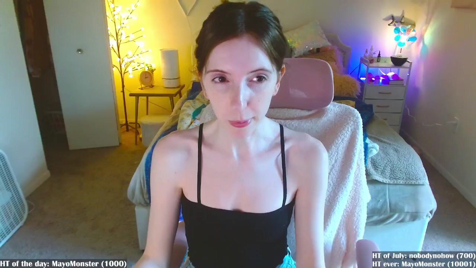 Gallery image thumbnail from MangoMae's myfreecams stream on, 07/05/2024, 19:11 image 11 of 20