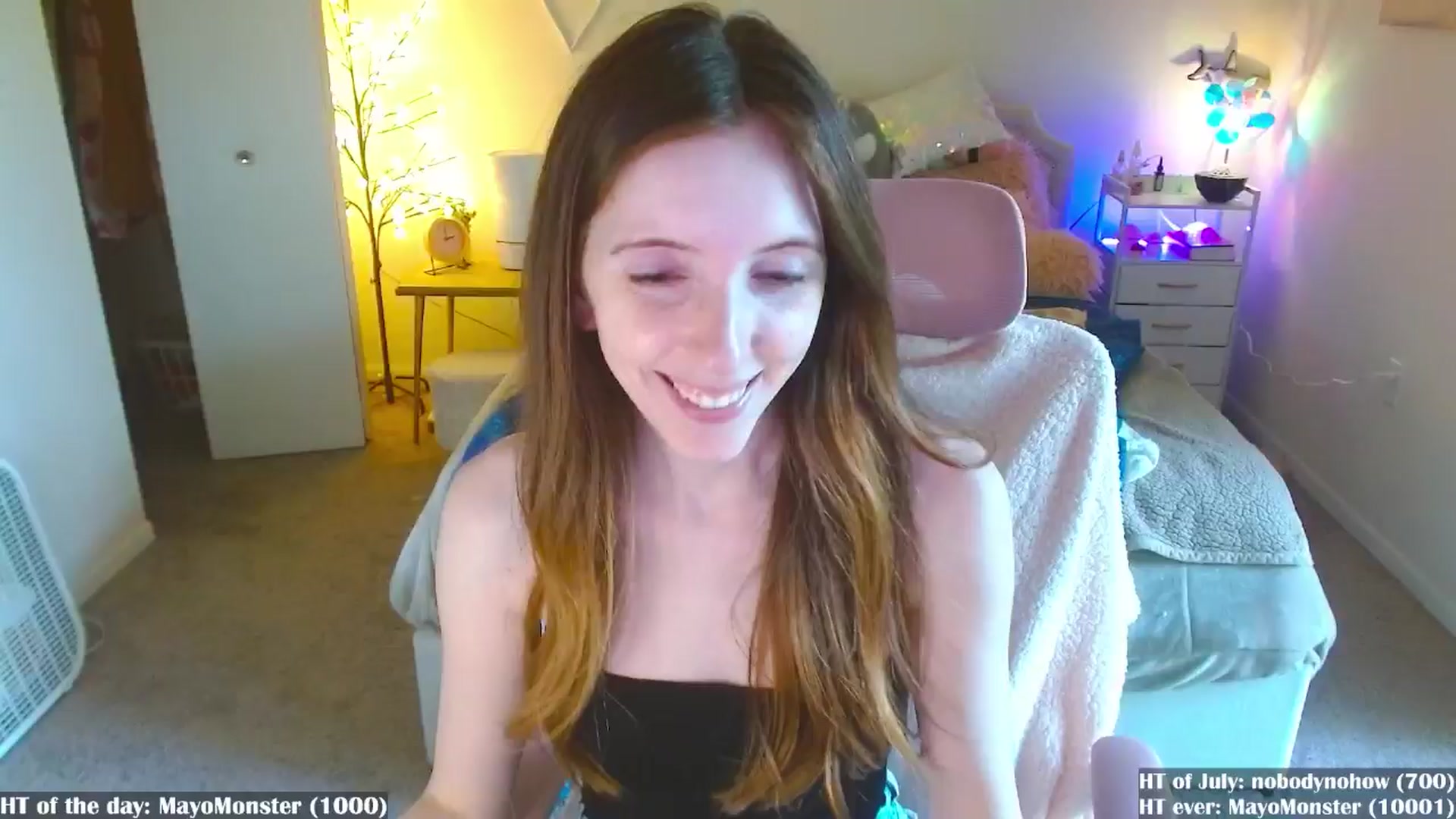 Gallery image thumbnail from MangoMae's myfreecams stream on, 07/05/2024, 19:11 image 9 of 20