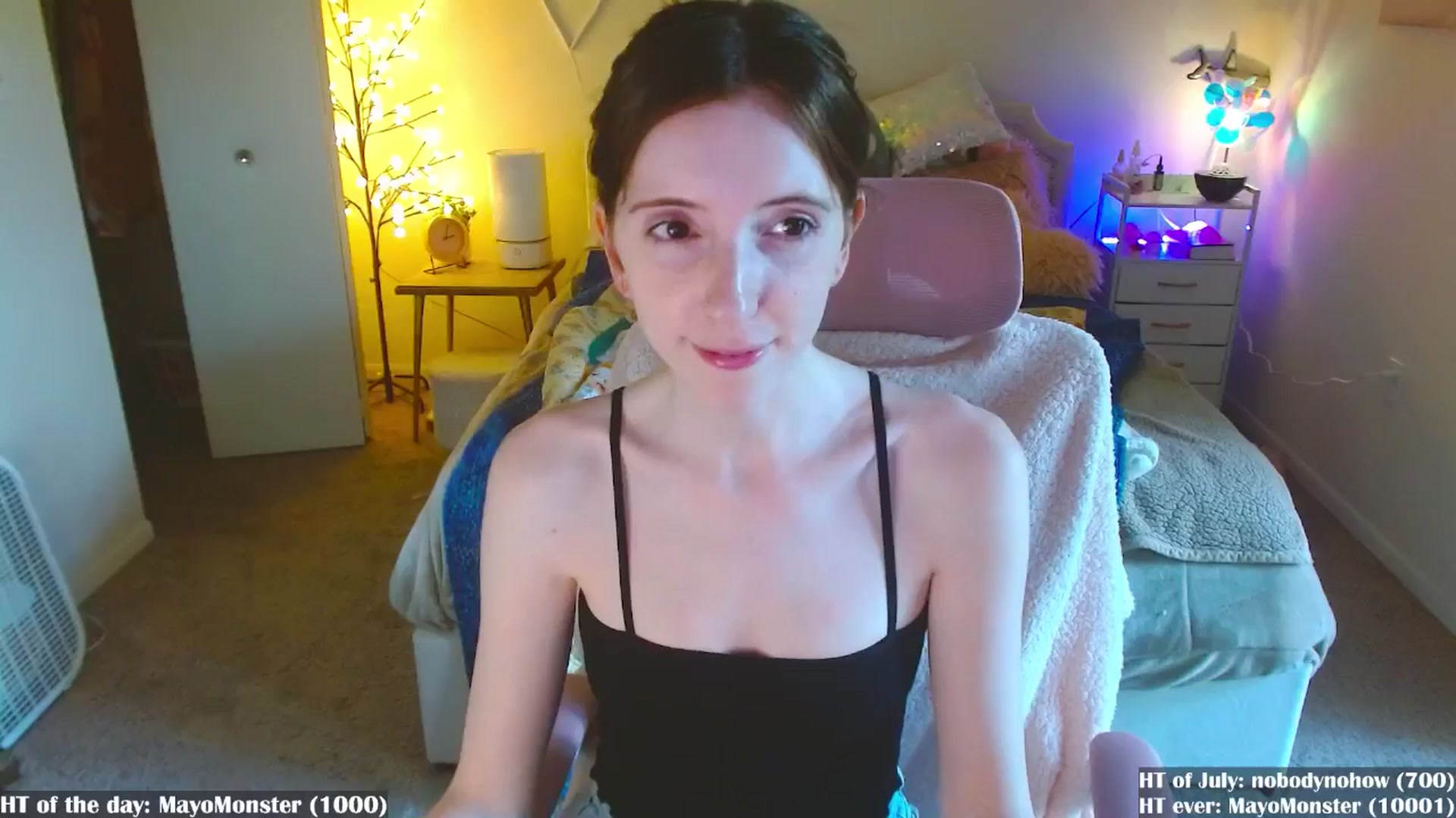 Gallery image thumbnail from MangoMae's myfreecams stream on, 07/05/2024, 19:11 image 13 of 20