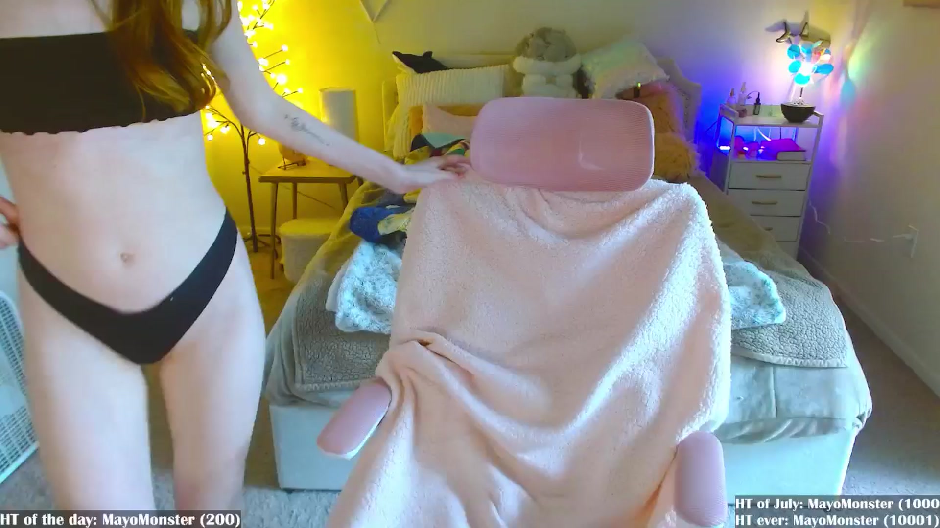 Gallery image thumbnail from MangoMae's myfreecams stream on, 07/08/2024, 16:58 image 1 of 20