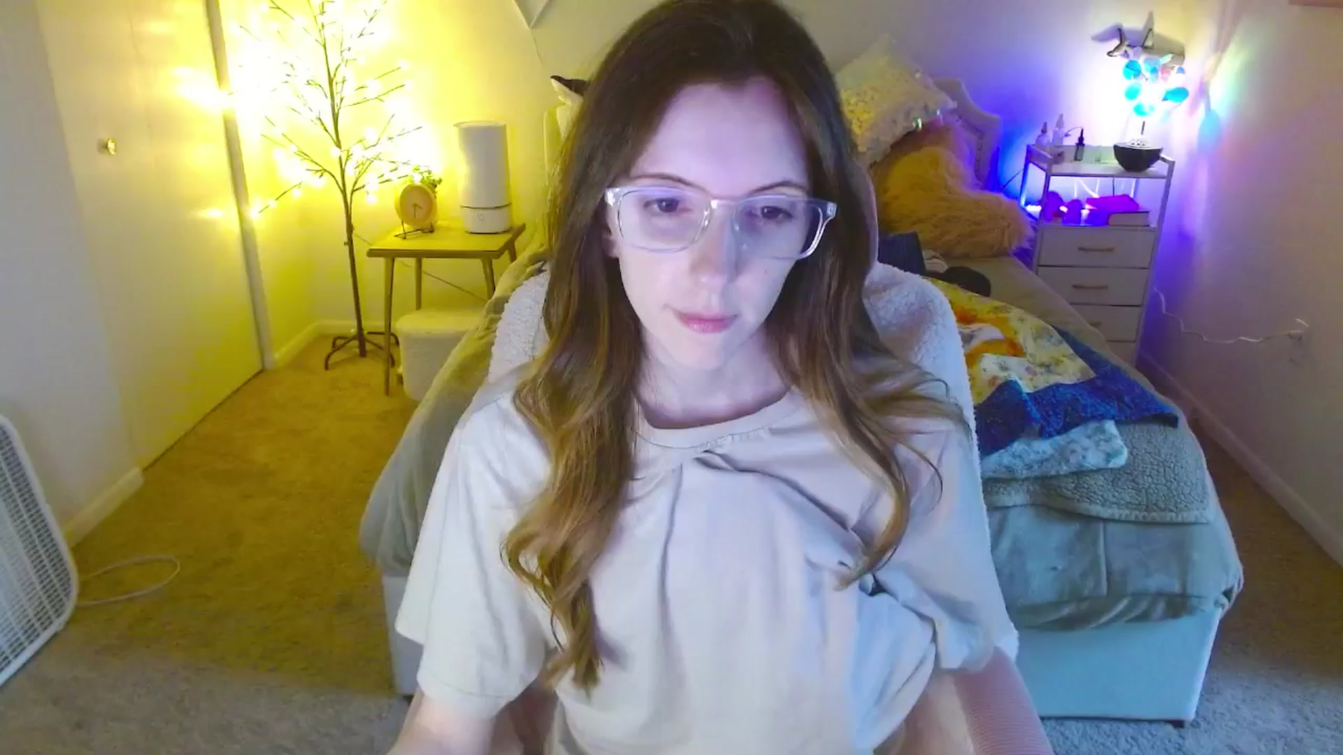 Gallery image thumbnail from MangoMae's myfreecams stream on, 07/08/2024, 20:44 image 10 of 20