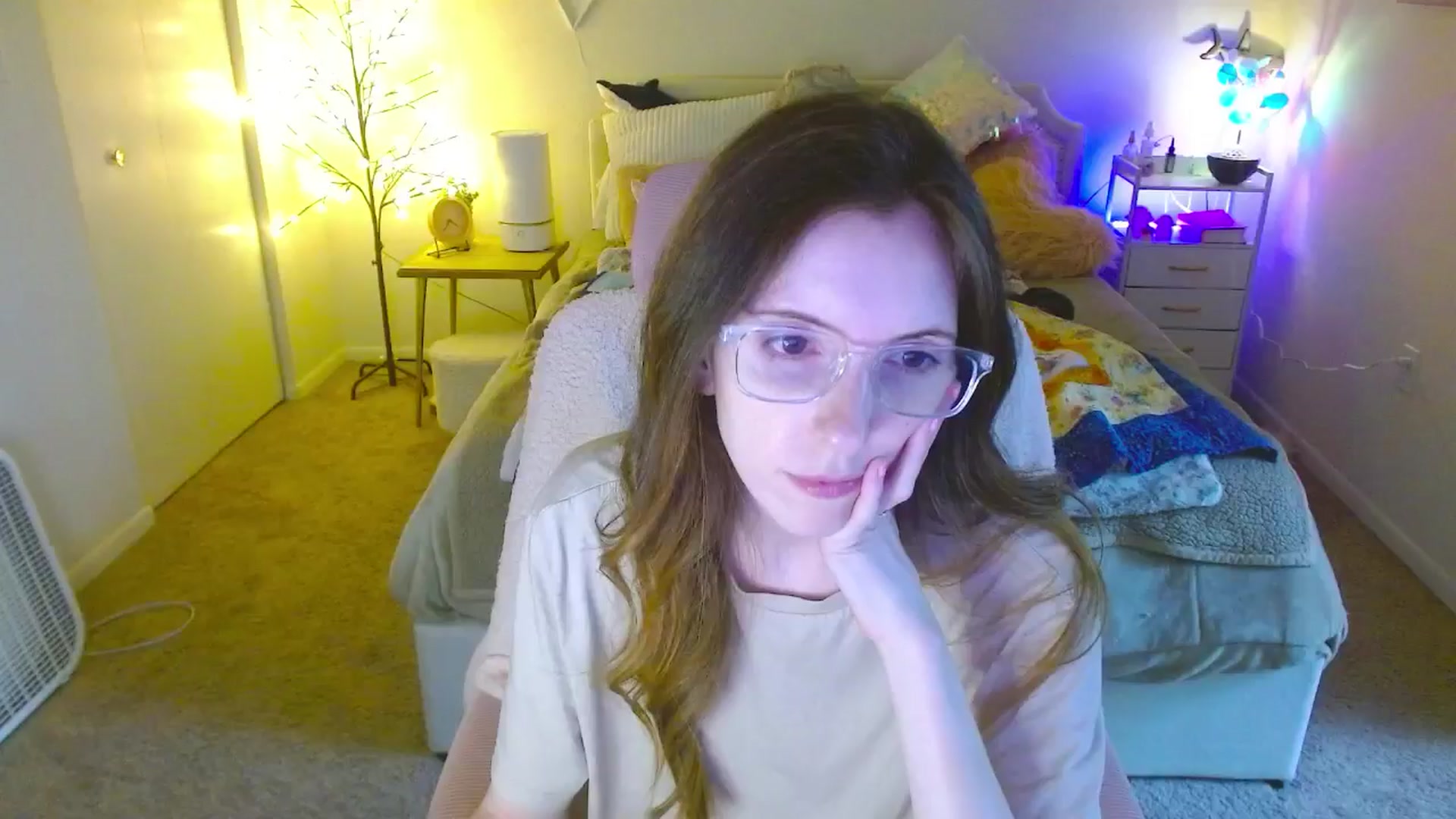 Gallery image thumbnail from MangoMae's myfreecams stream on, 07/08/2024, 20:44 image 15 of 20