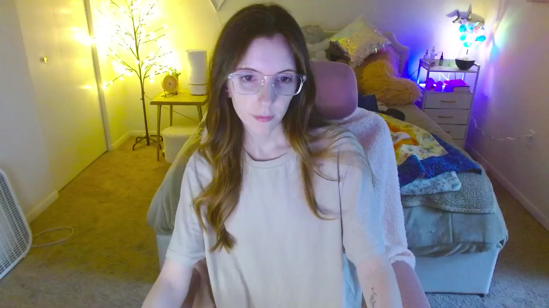 Gallery image thumbnail from MangoMae's myfreecams stream on, 07/08/2024, 20:44 image 11 of 20