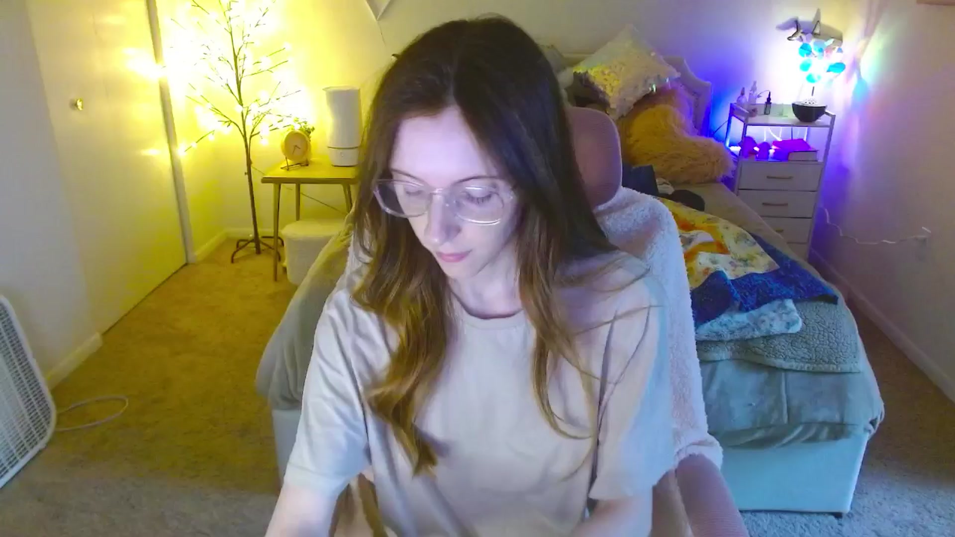 Gallery image thumbnail from MangoMae's myfreecams stream on, 07/08/2024, 20:44 image 13 of 20