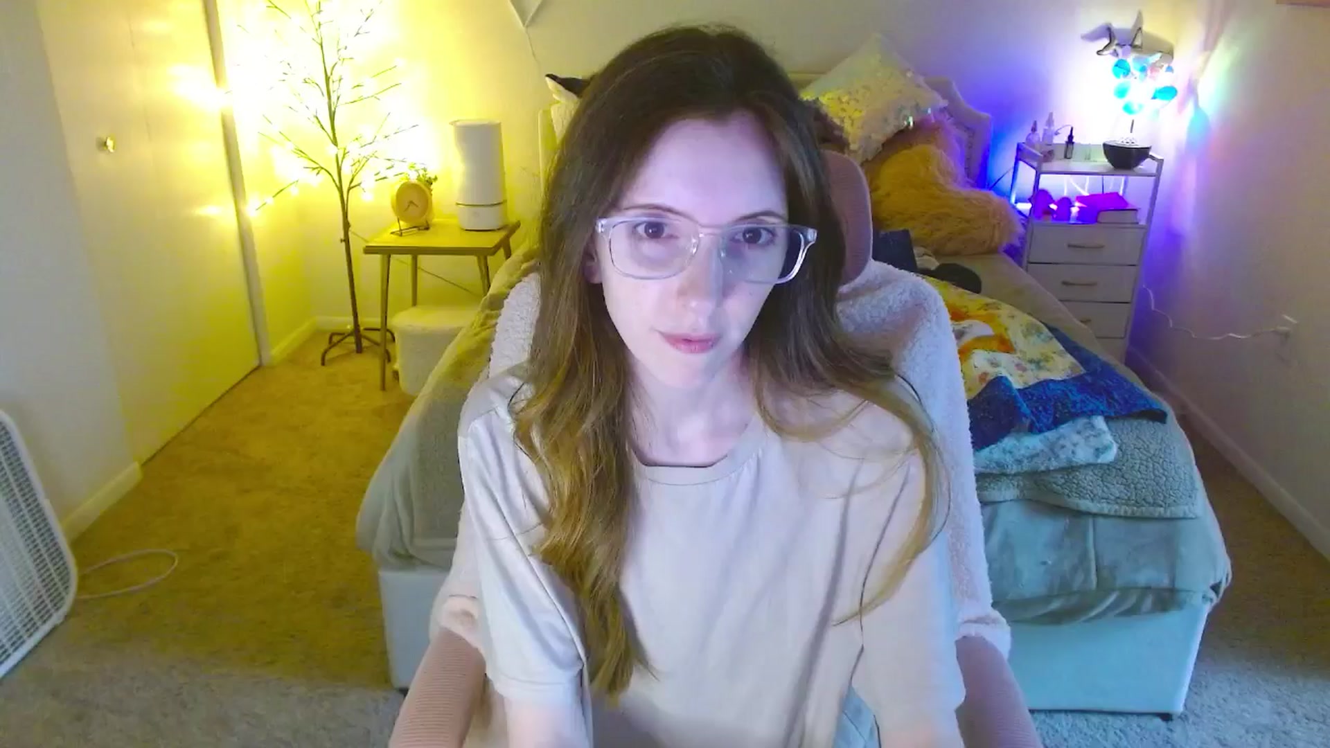 Gallery image thumbnail from MangoMae's myfreecams stream on, 07/08/2024, 20:44 image 16 of 20