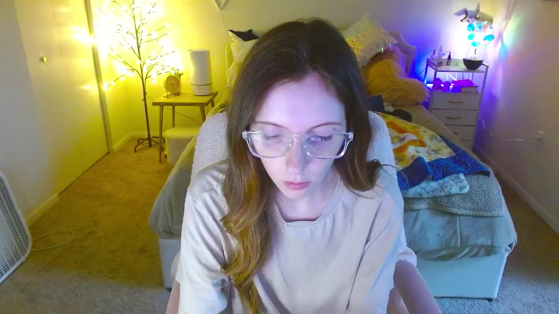 Gallery image thumbnail from MangoMae's myfreecams stream on, 07/08/2024, 20:44 image 6 of 20