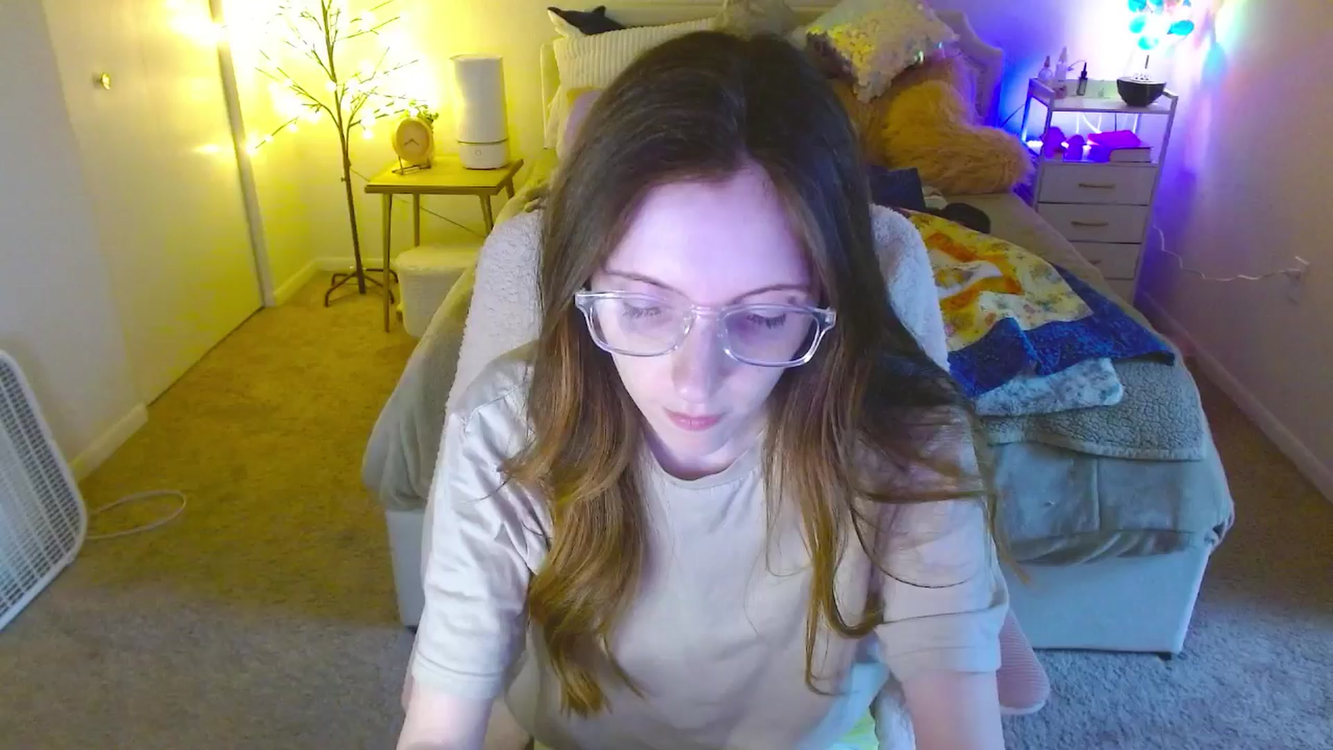 Gallery image thumbnail from MangoMae's myfreecams stream on, 07/08/2024, 20:44 image 20 of 20