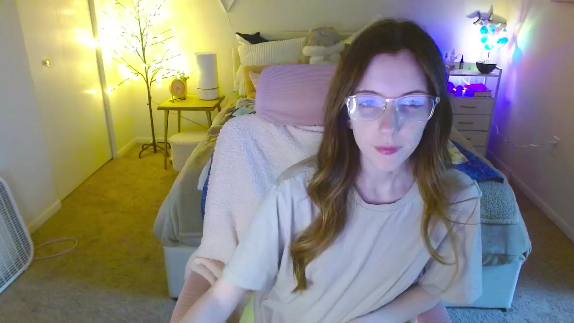 Gallery image thumbnail from MangoMae's myfreecams stream on, 07/08/2024, 20:44 image 12 of 20