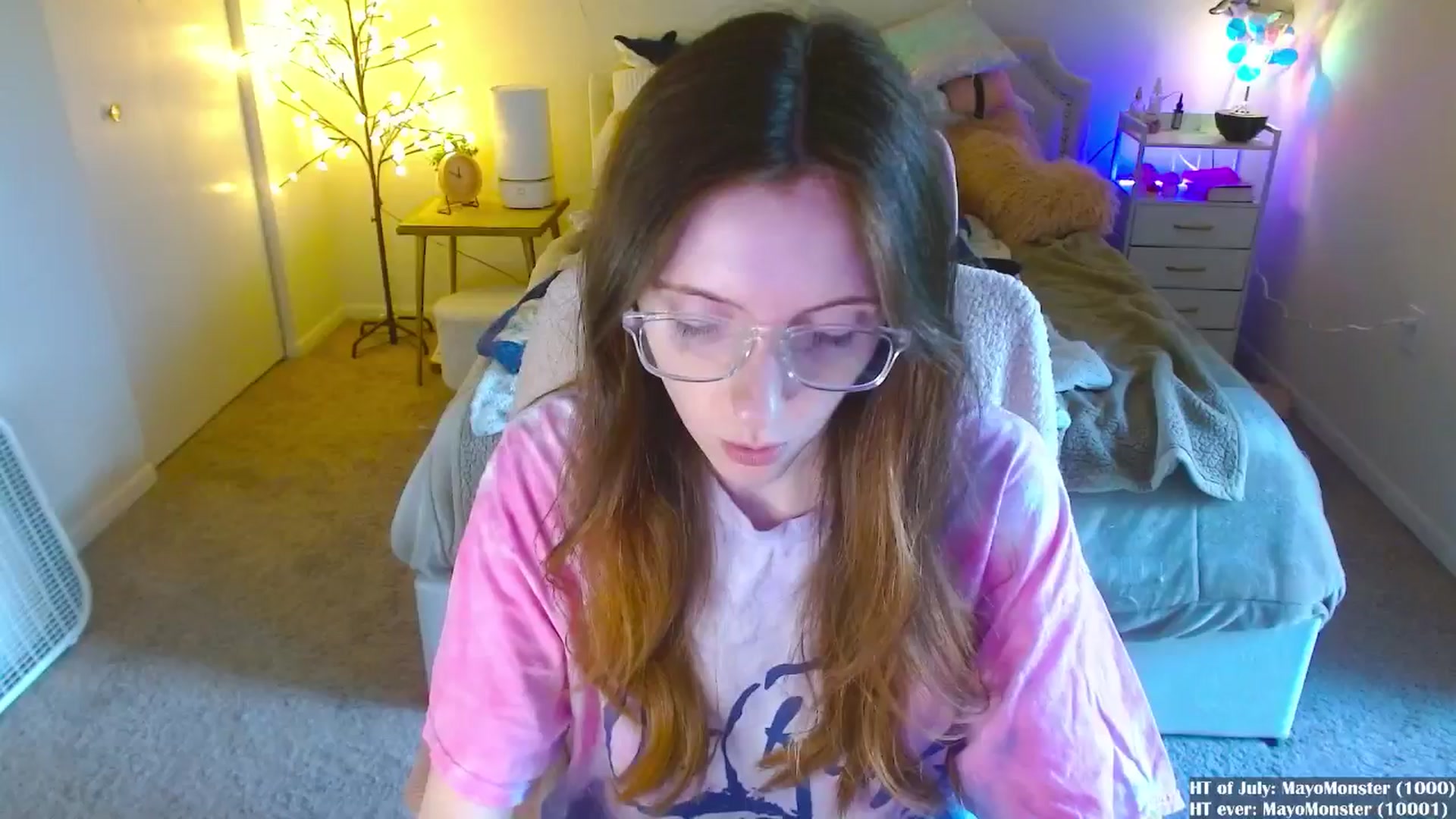 Gallery image thumbnail from MangoMae's myfreecams stream on, 07/15/2024, 16:54 image 17 of 20