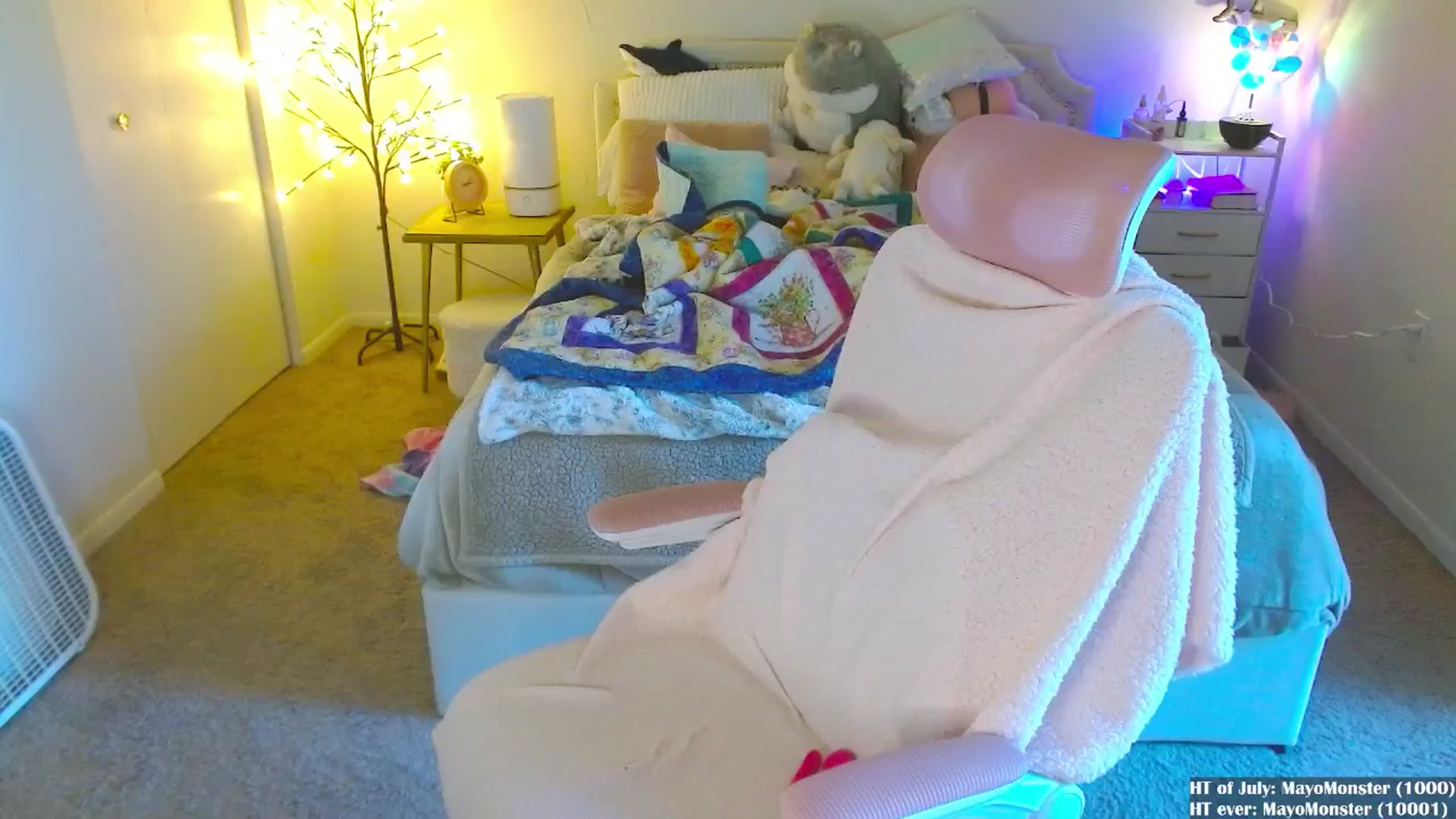 Gallery image thumbnail from MangoMae's myfreecams stream on, 07/15/2024, 19:24 image 4 of 20
