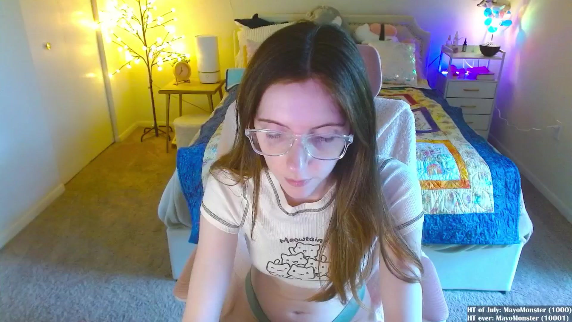 Gallery image thumbnail from MangoMae's myfreecams stream on, 07/17/2024, 16:44 image 15 of 20