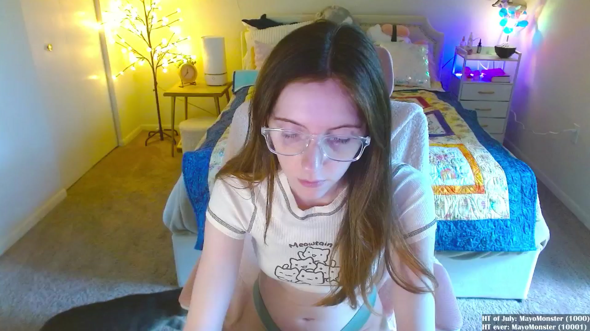 Gallery image thumbnail from MangoMae's myfreecams stream on, 07/17/2024, 16:44 image 17 of 20