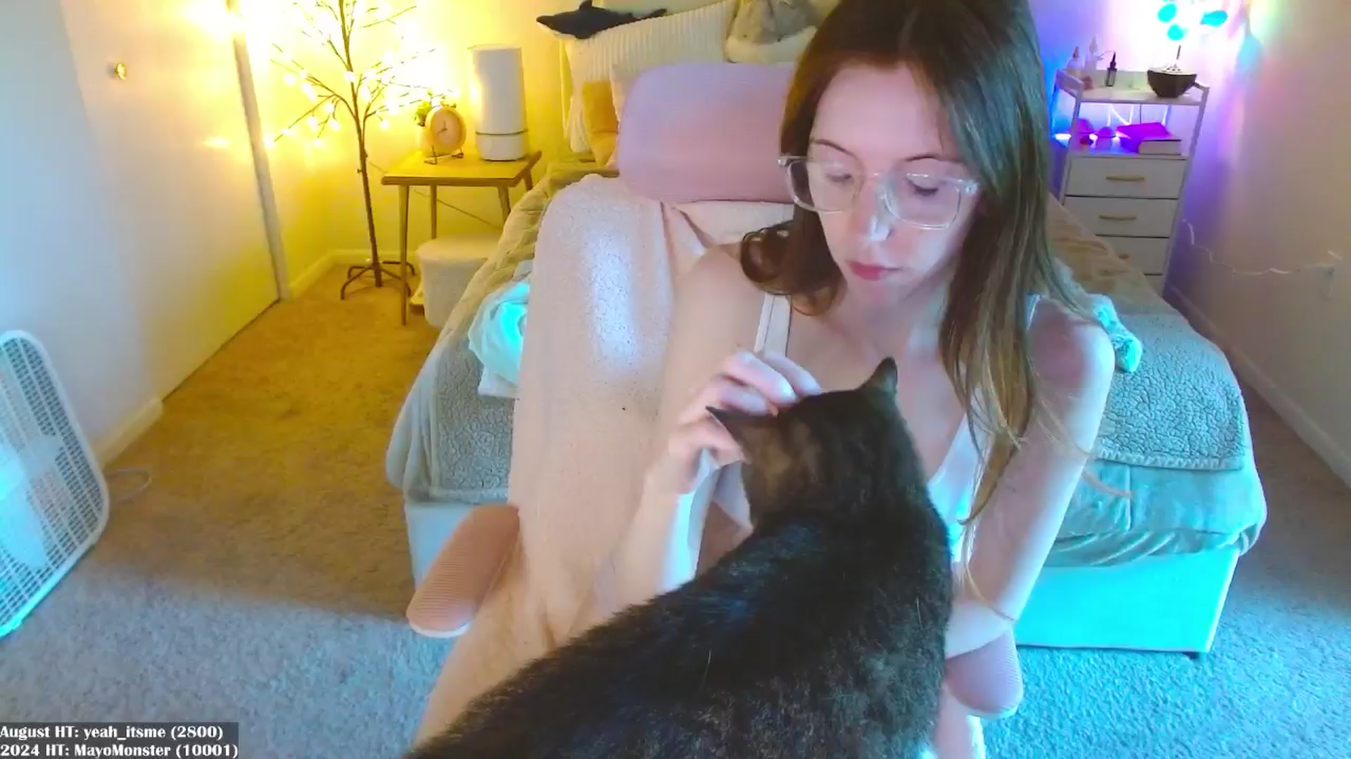 Gallery image thumbnail from MangoMae's myfreecams stream on, 08/04/2024, 17:02 image 7 of 20