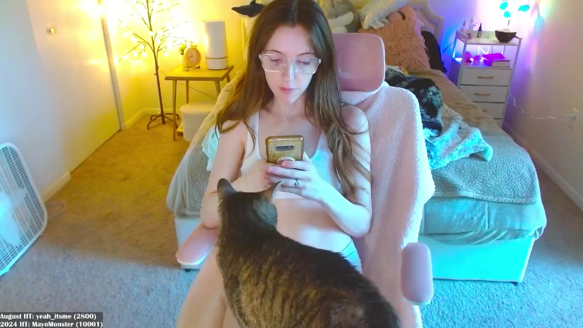 Gallery image thumbnail from MangoMae's myfreecams stream on, 08/04/2024, 17:02 image 8 of 20