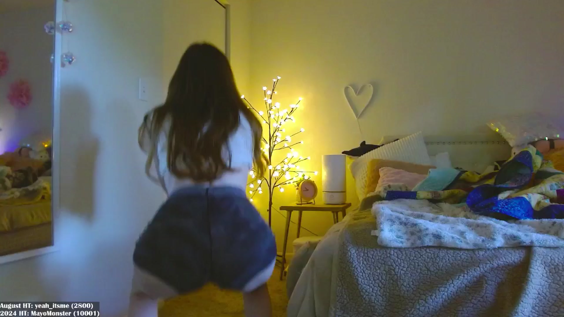 Gallery image thumbnail from MangoMae's myfreecams stream on, 08/10/2024, 15:10 image 11 of 20