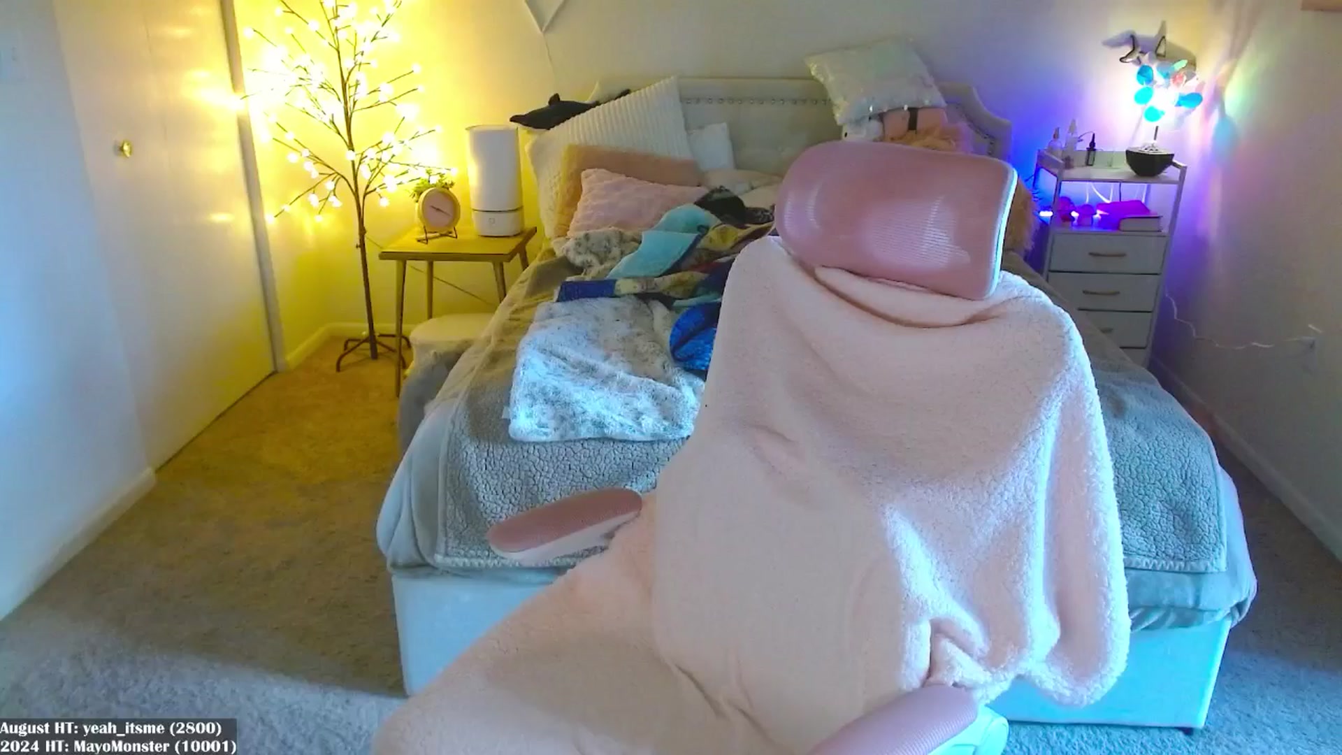 Gallery image thumbnail from MangoMae's myfreecams stream on, 08/10/2024, 15:10 image 1 of 20