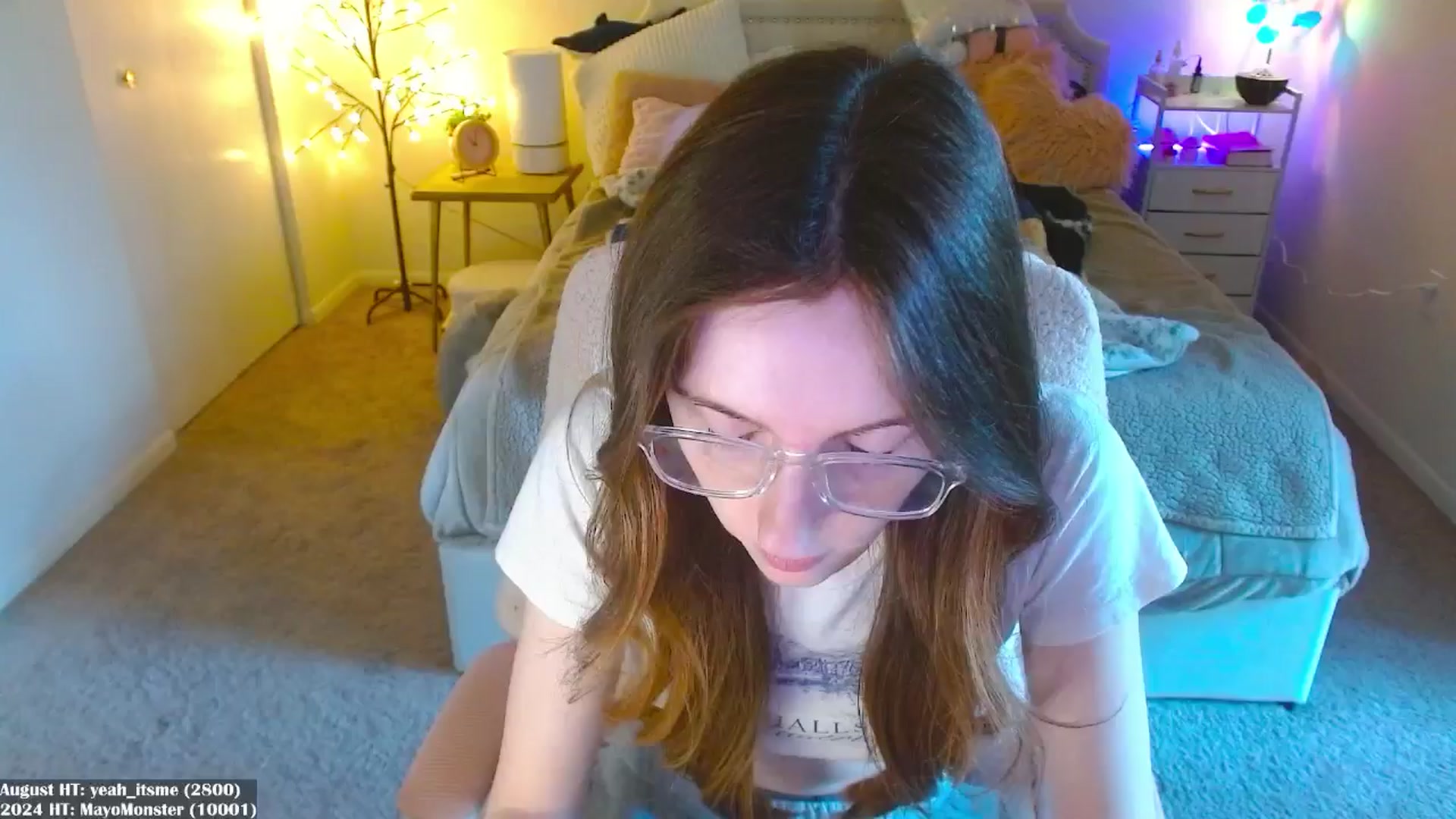 Gallery image thumbnail from MangoMae's myfreecams stream on, 08/10/2024, 15:10 image 19 of 20