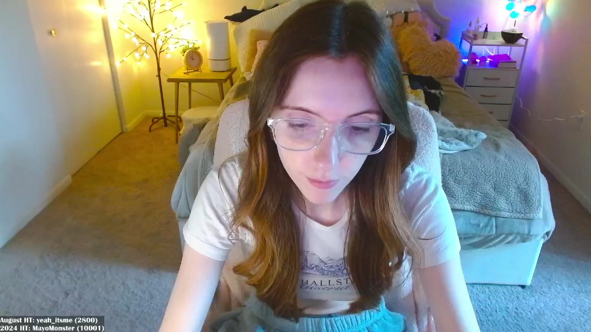 Gallery image thumbnail from MangoMae's myfreecams stream on, 08/10/2024, 15:10 image 18 of 20