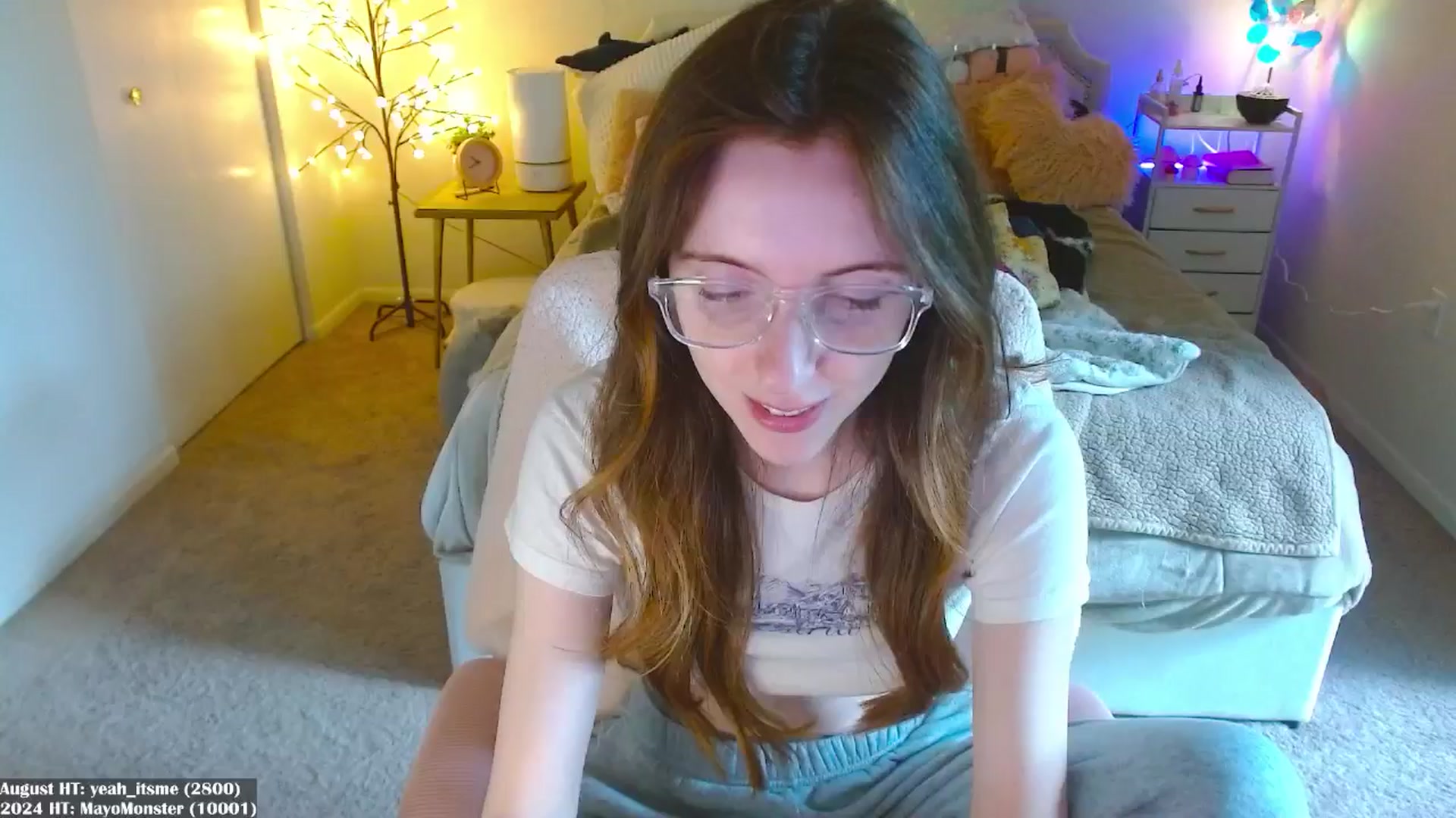 Gallery image thumbnail from MangoMae's myfreecams stream on, 08/10/2024, 15:10 image 10 of 20