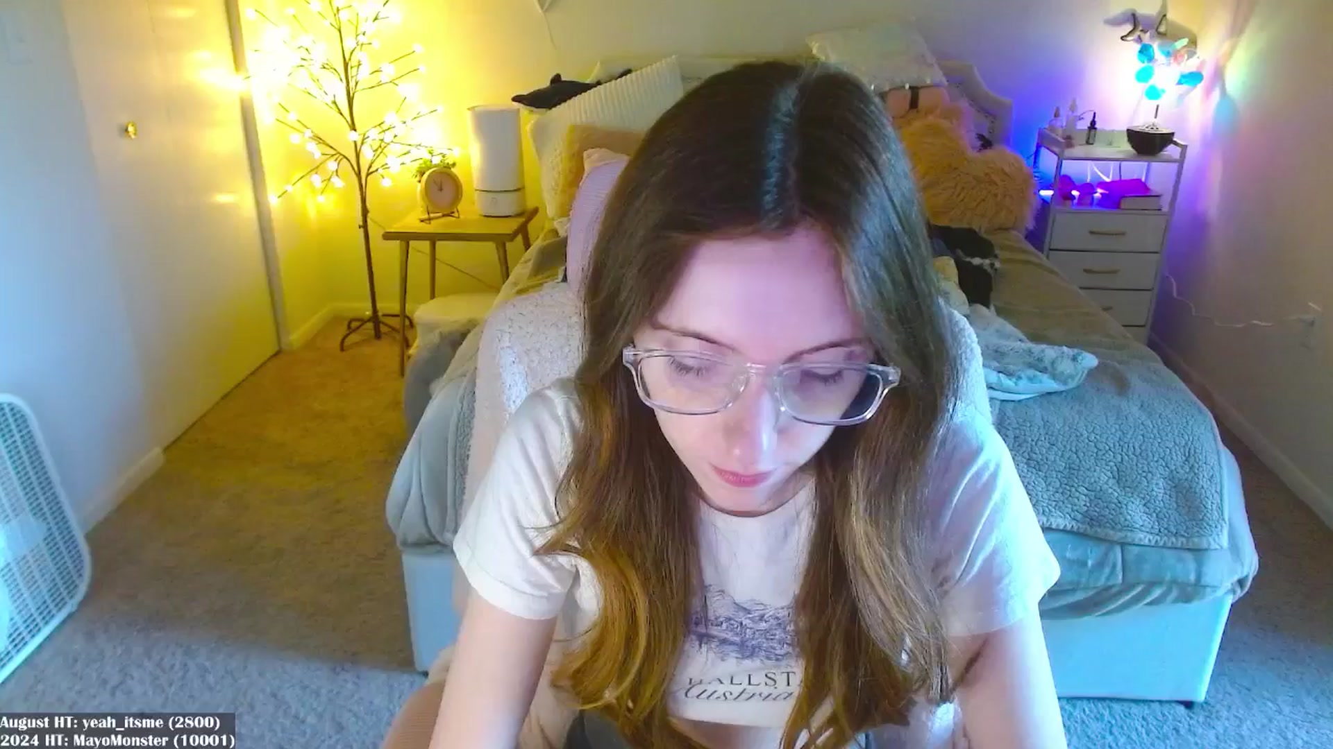 Gallery image thumbnail from MangoMae's myfreecams stream on, 08/10/2024, 17:01 image 12 of 20