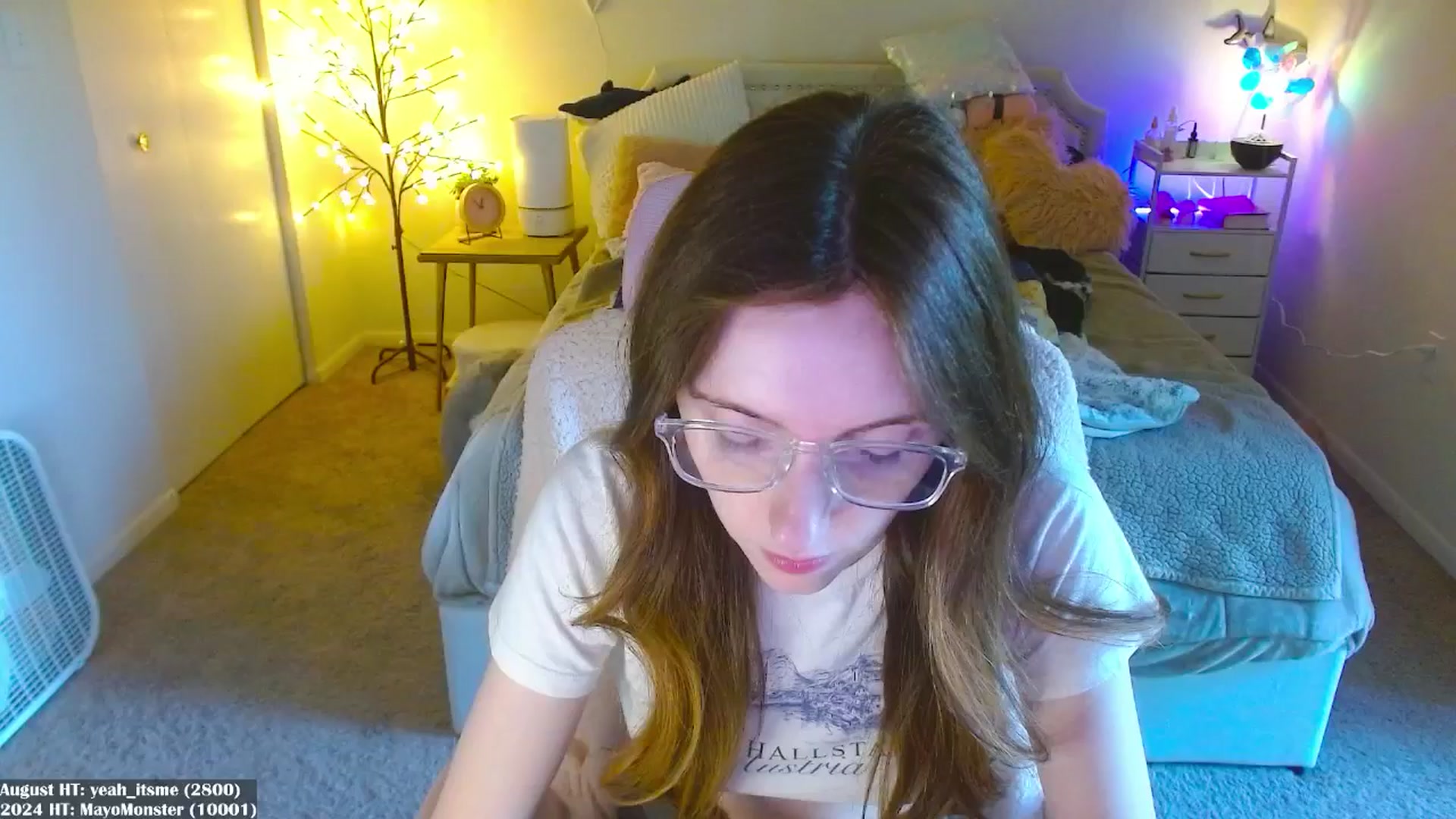 Gallery image thumbnail from MangoMae's myfreecams stream on, 08/10/2024, 17:01 image 9 of 20