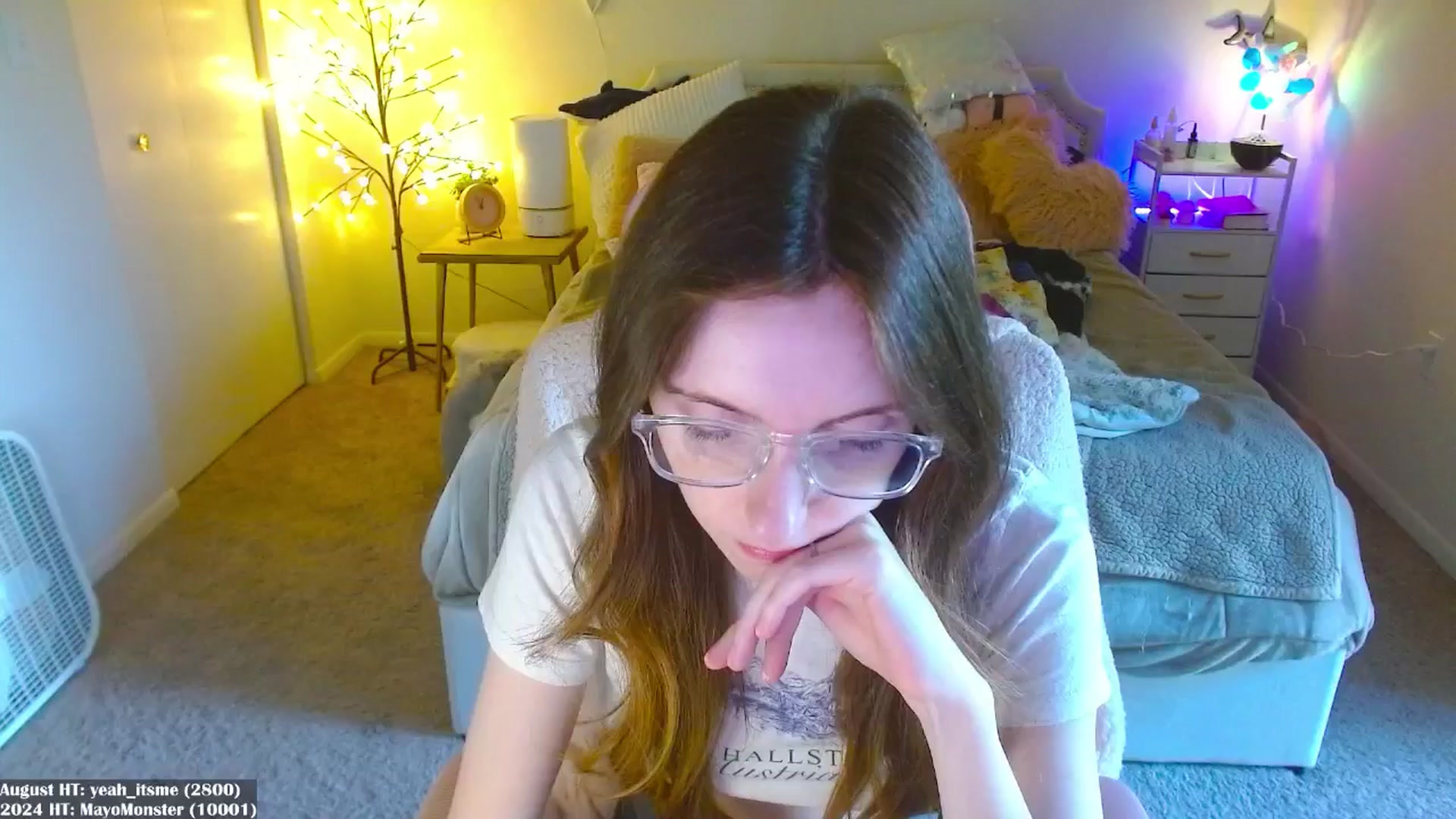 Gallery image thumbnail from MangoMae's myfreecams stream on, 08/10/2024, 17:01 image 15 of 20