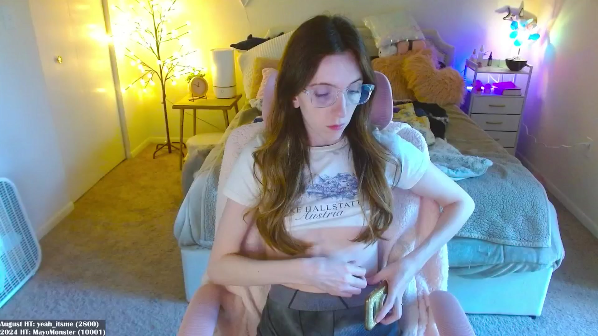 Gallery image thumbnail from MangoMae's myfreecams stream on, 08/10/2024, 17:01 image 5 of 20